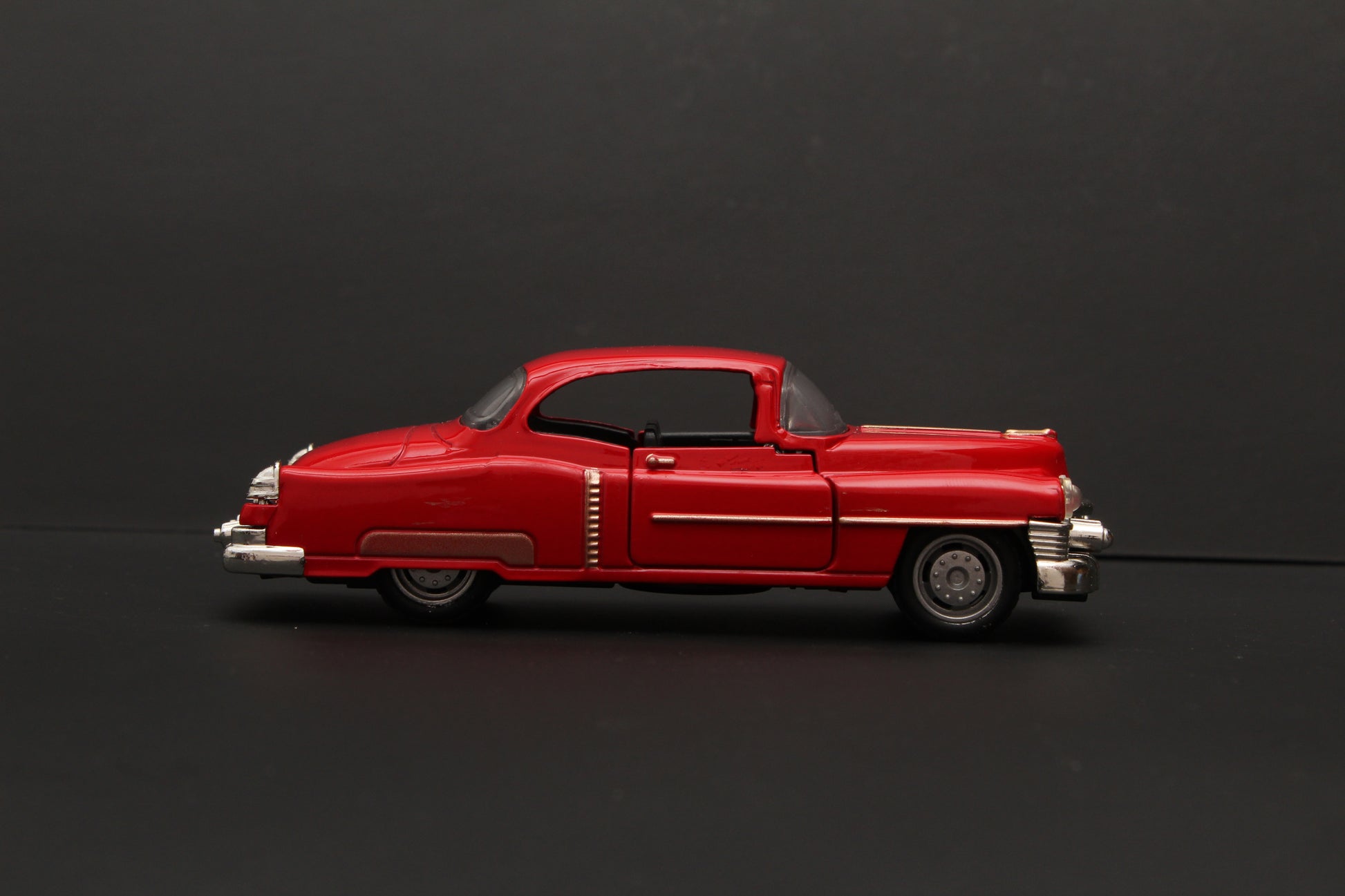 1:36 Classic Car Red -  Kunju Vandi  