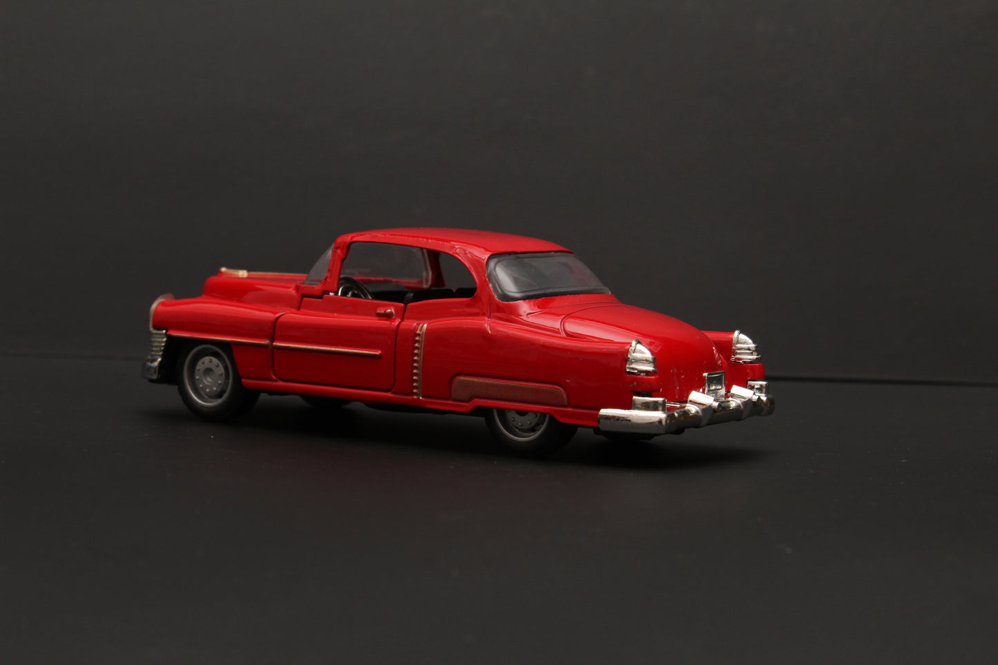 1:36 Classic Car Red -  Kunju Vandi  