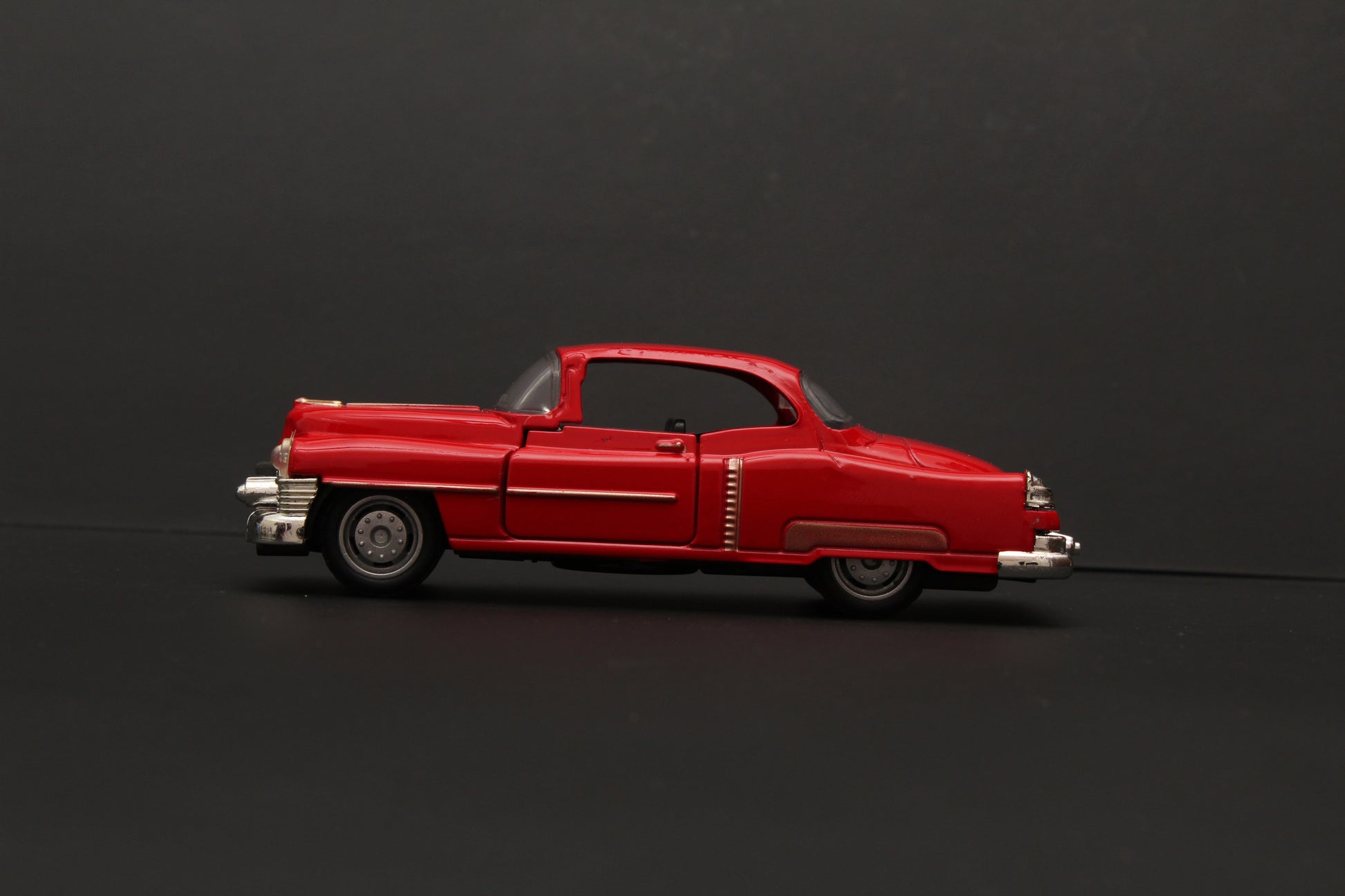 1:36 Classic Car Red -  Kunju Vandi  