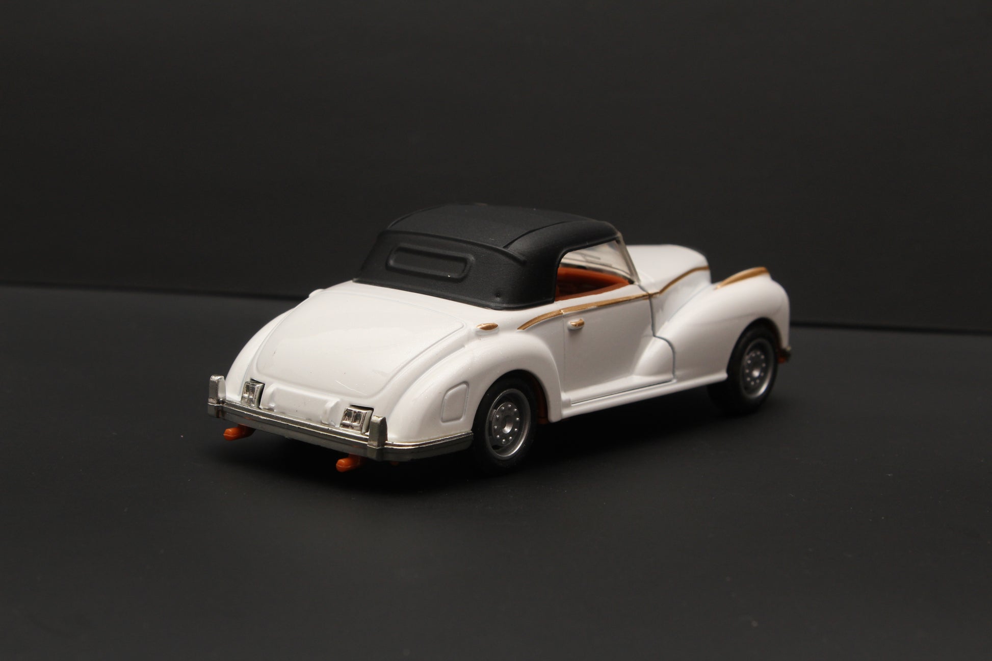 1:36 Classic Car White (Hard Top) -  Kunju Vandi  