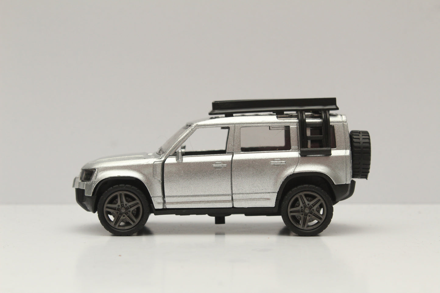 1:36 Defender Diecast -  Kunju Vandi  