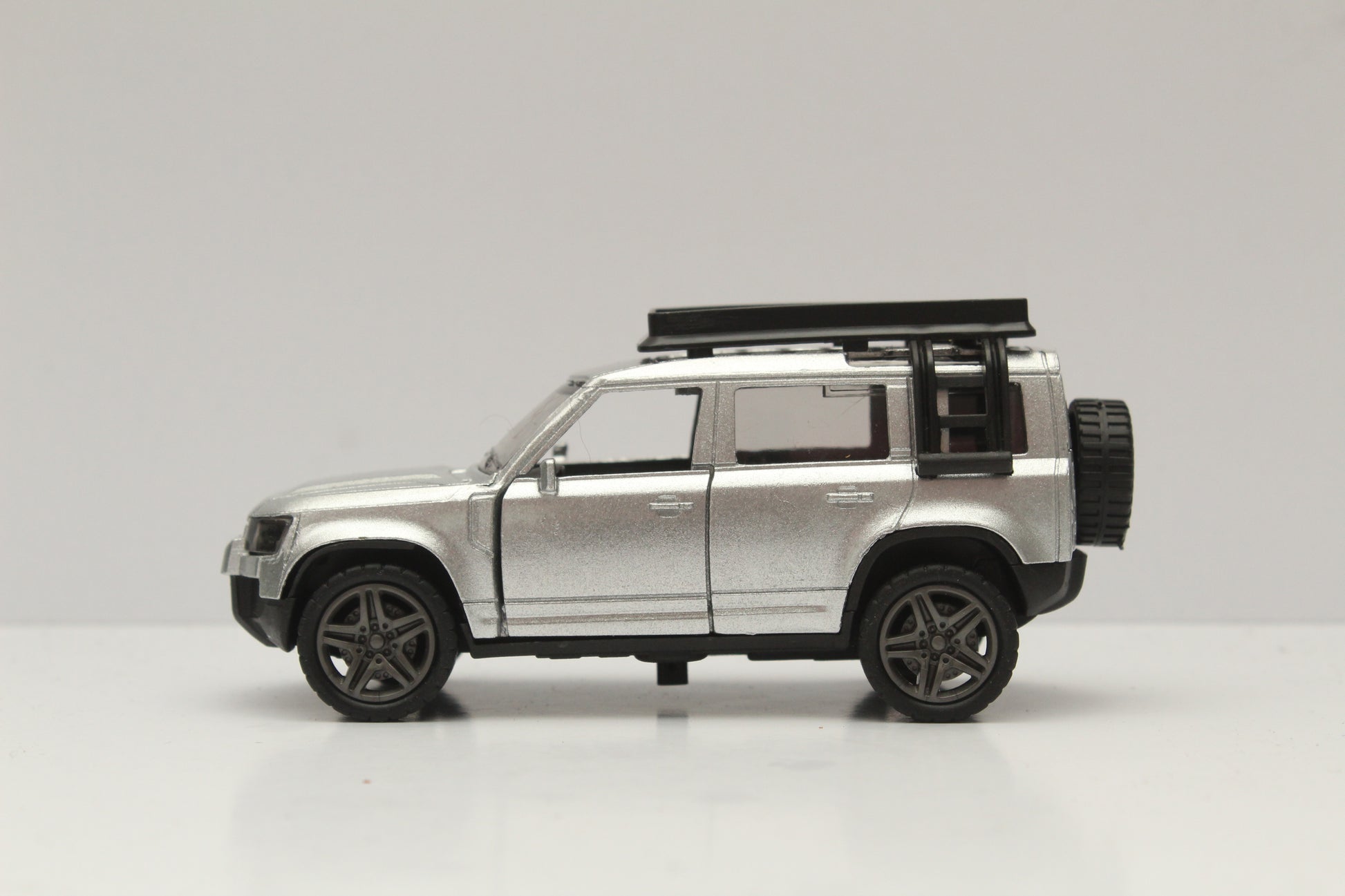 1:36 Defender Diecast -  Kunju Vandi  
