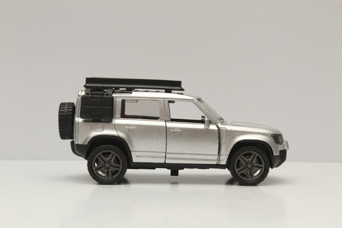 1:36 Defender Diecast -  Kunju Vandi  