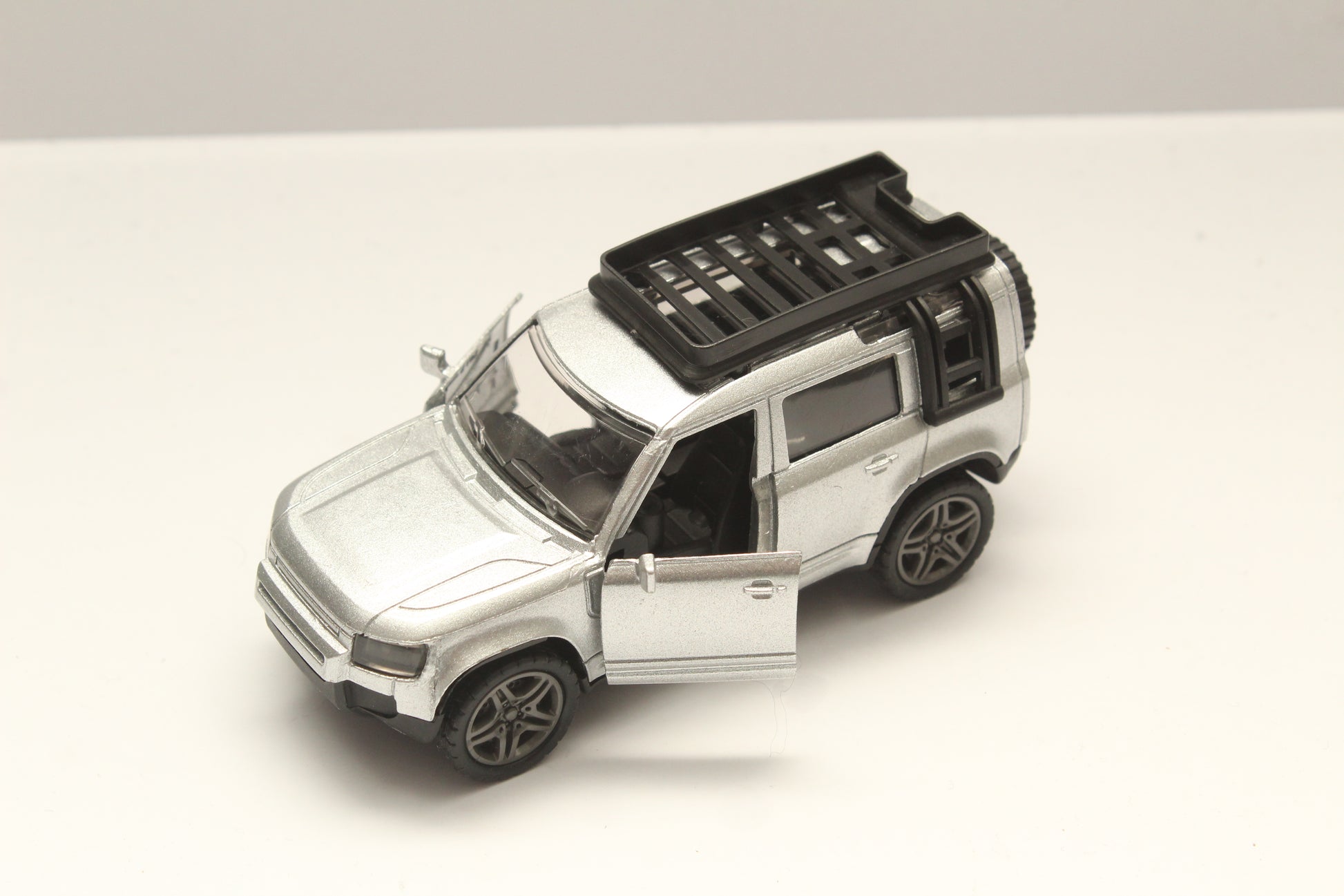 1:36 Defender Diecast -  Kunju Vandi  
