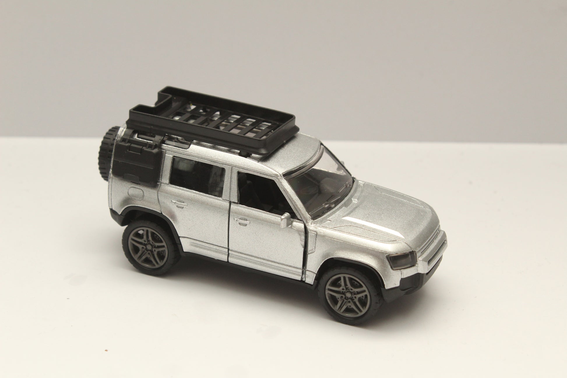 1:36 Defender Diecast -  Kunju Vandi  