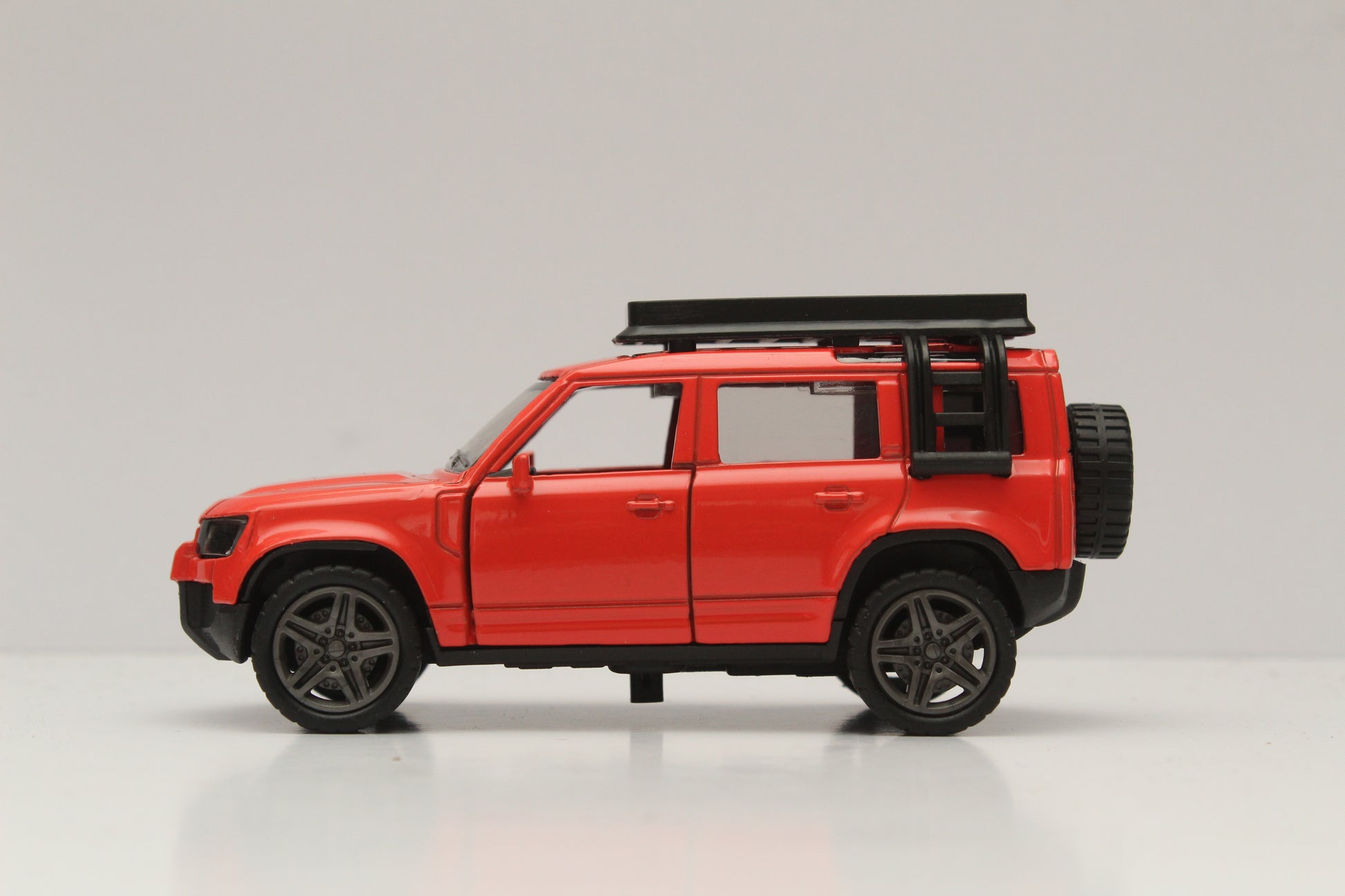 1:36 Defender Diecast -  Kunju Vandi  