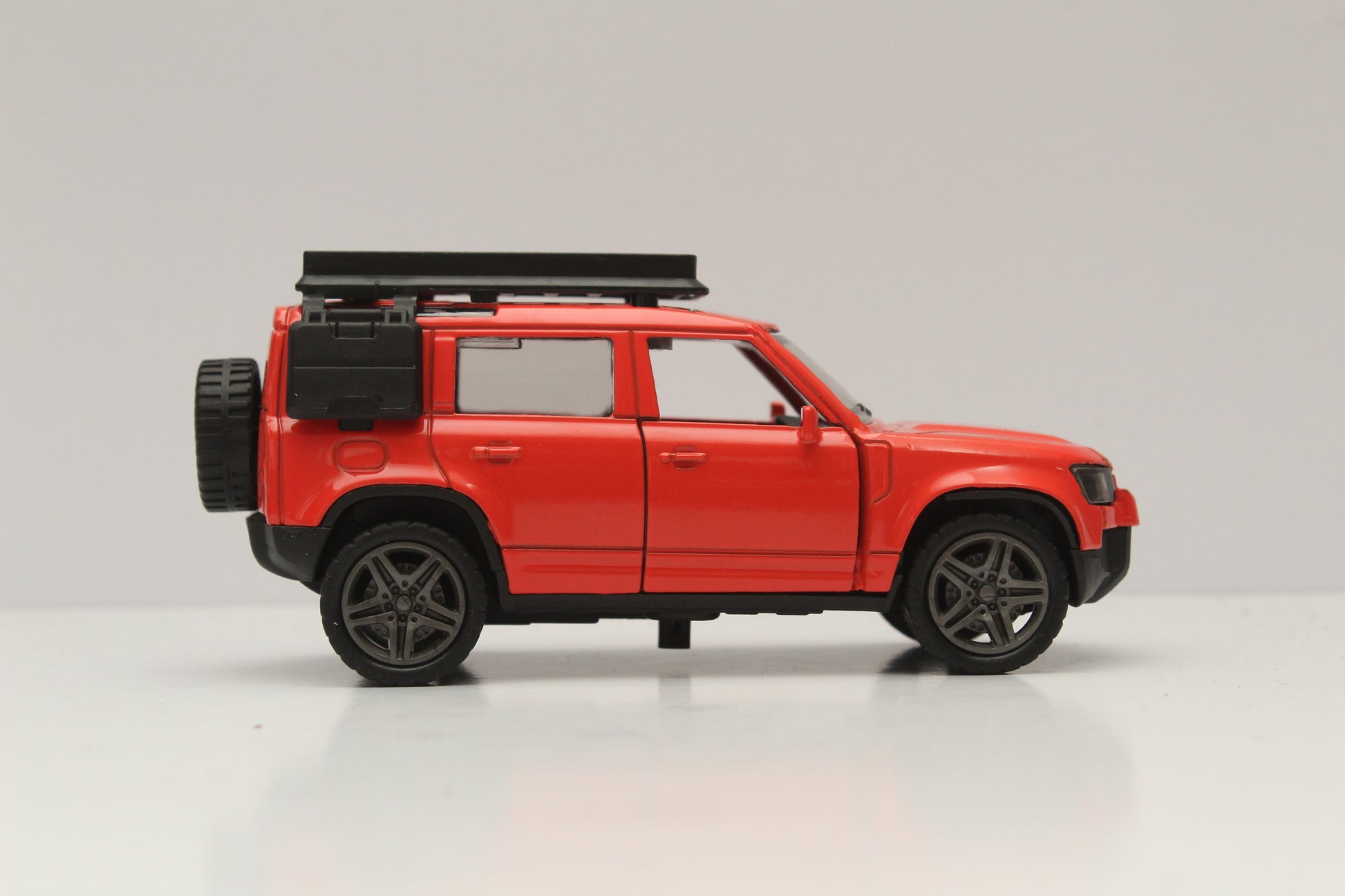 1:36 Defender Diecast -  Kunju Vandi  