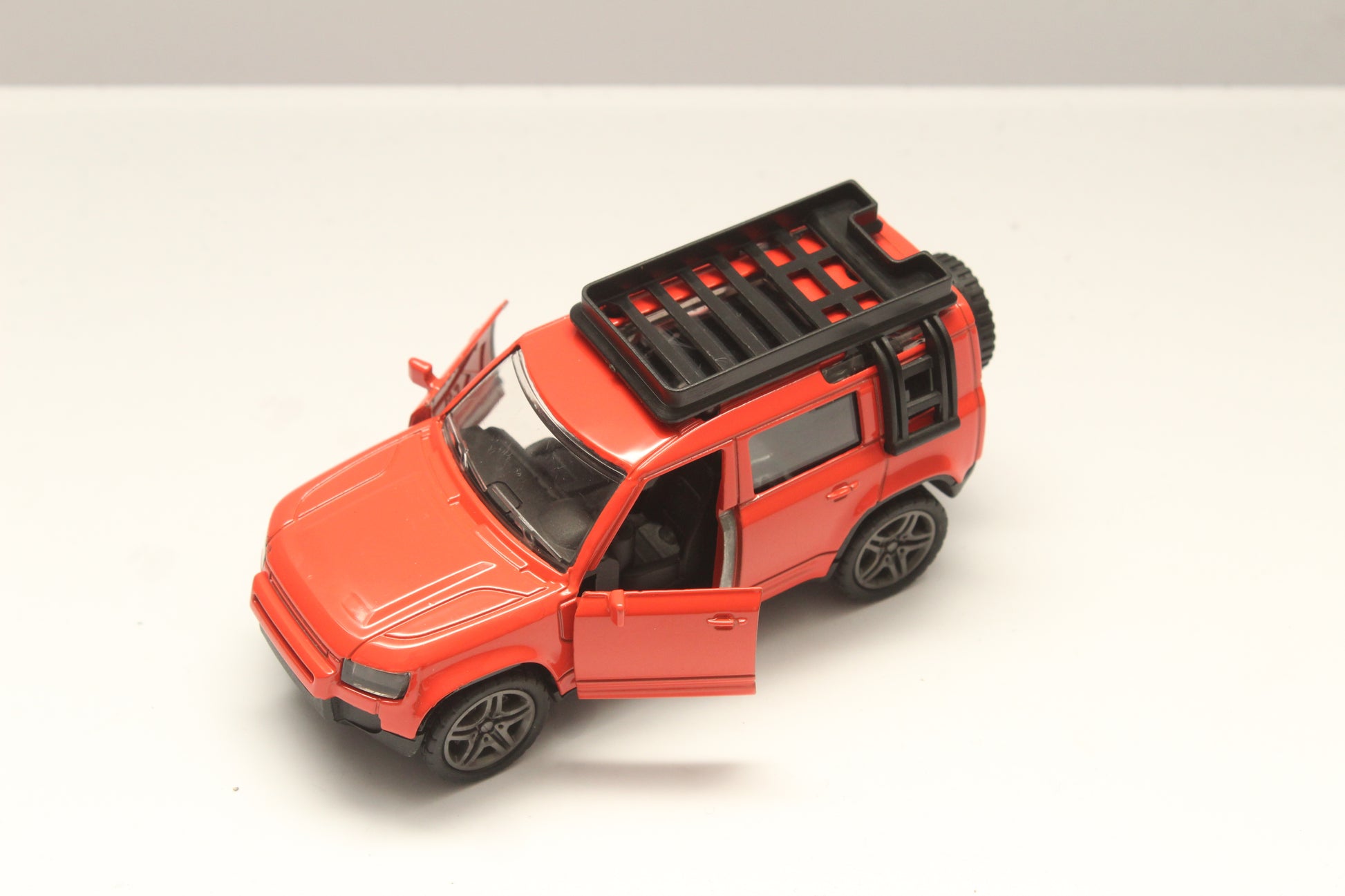 1:36 Defender Diecast -  Kunju Vandi  