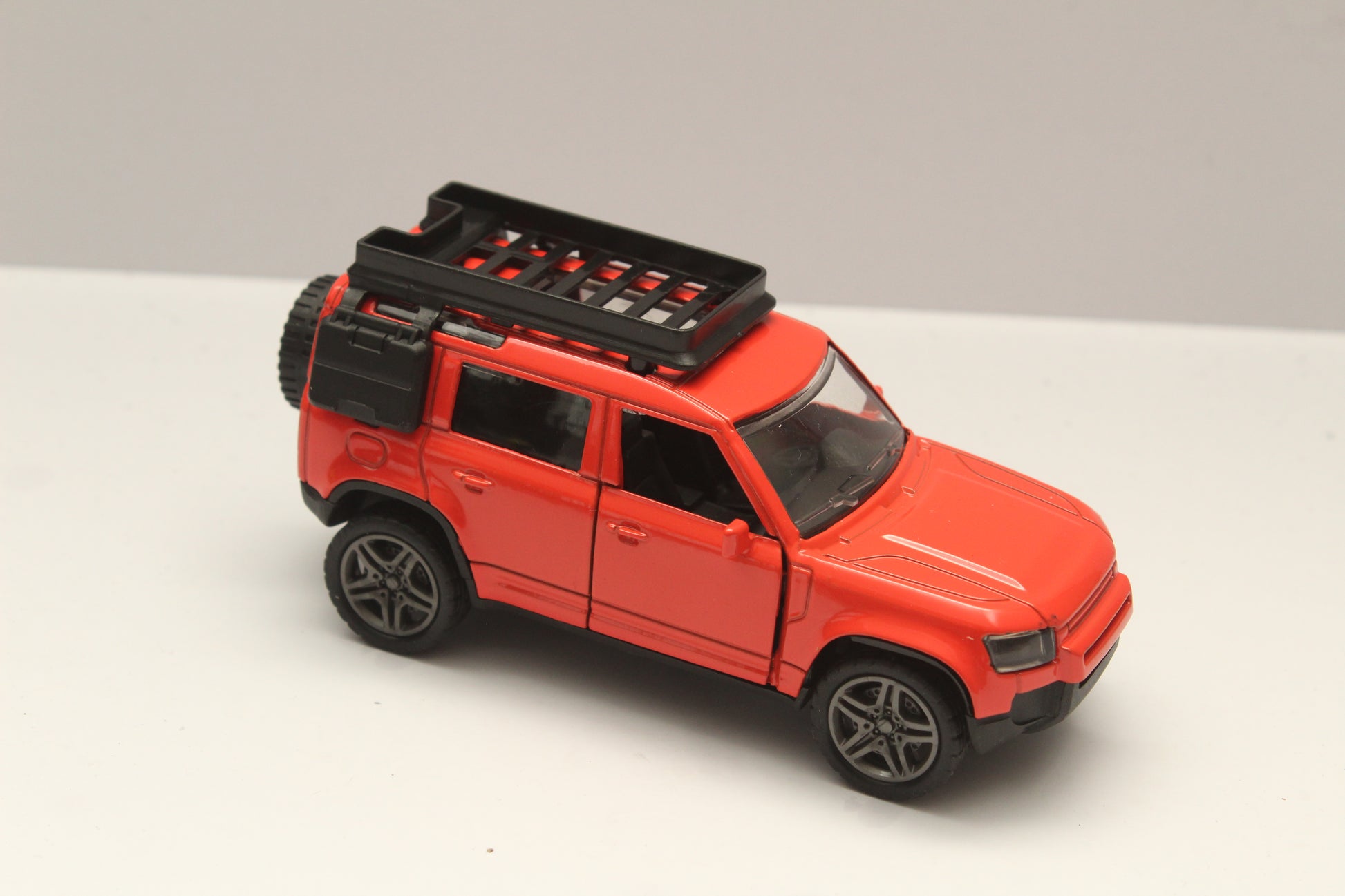 1:36 Defender Diecast -  Kunju Vandi  