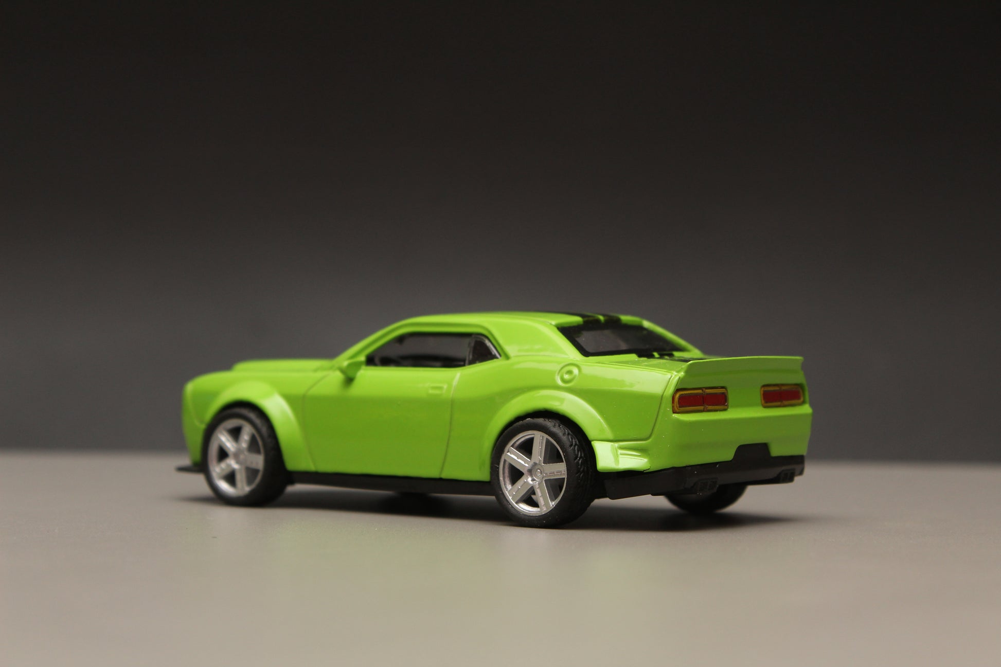 1:36 Dodge Challenger Diecast Green -  Kunju Vandi  
