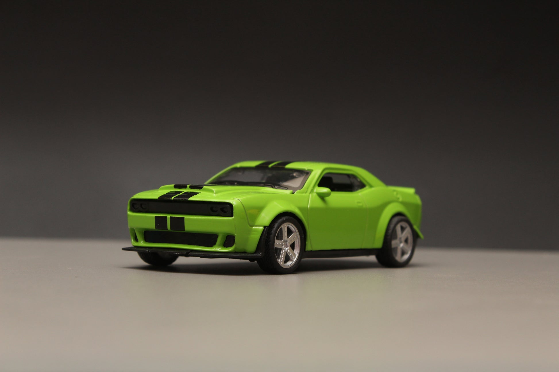 1:36 Dodge Challenger Diecast Green -  Kunju Vandi  