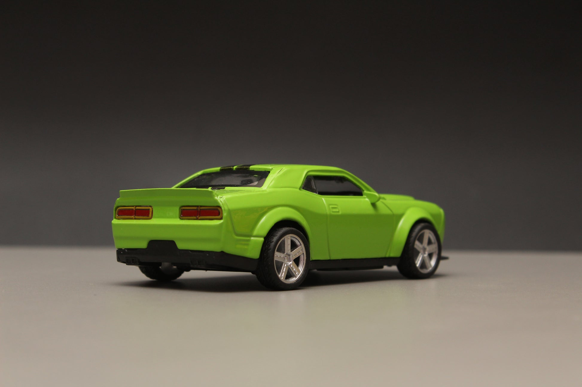 1:36 Dodge Challenger Diecast Green -  Kunju Vandi  