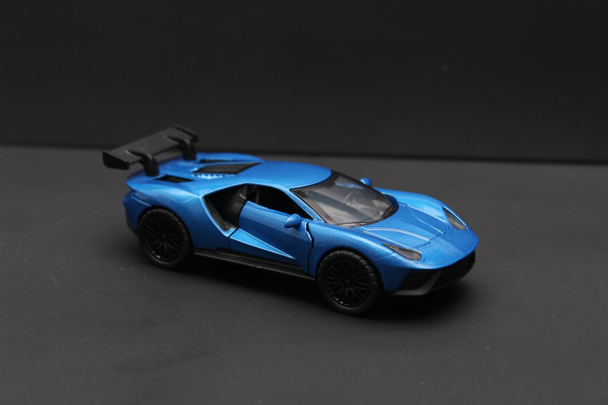 1:36 Ford GT Diecast Blue -  Kunju Vandi  