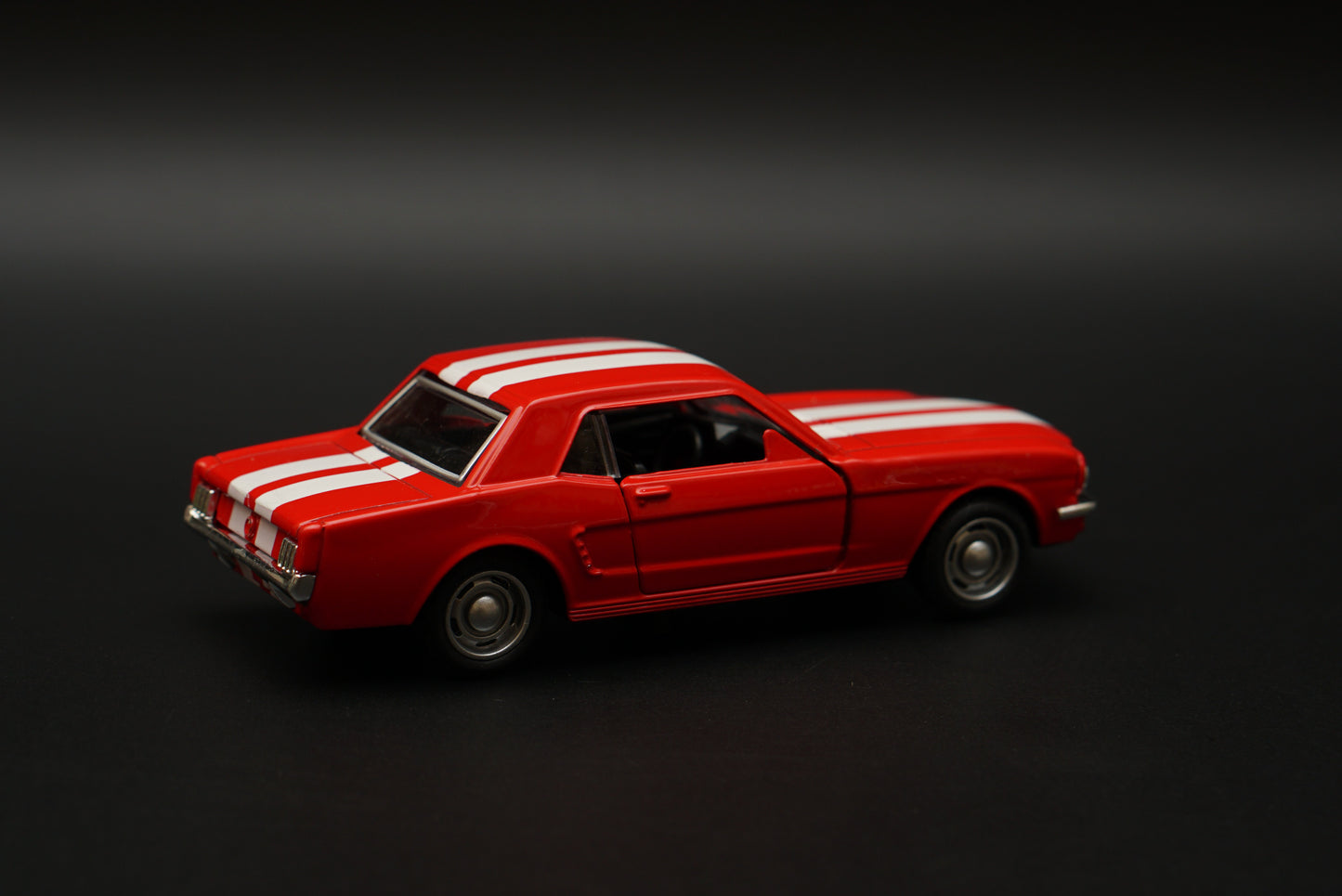 1:36 Mustang 67 Vintage Car Red -  Kunju Vandi  