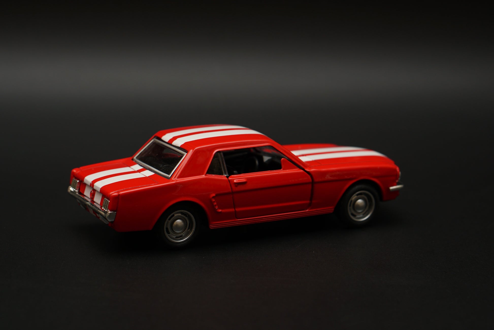1:36 Mustang 67 Vintage Car Red -  Kunju Vandi  