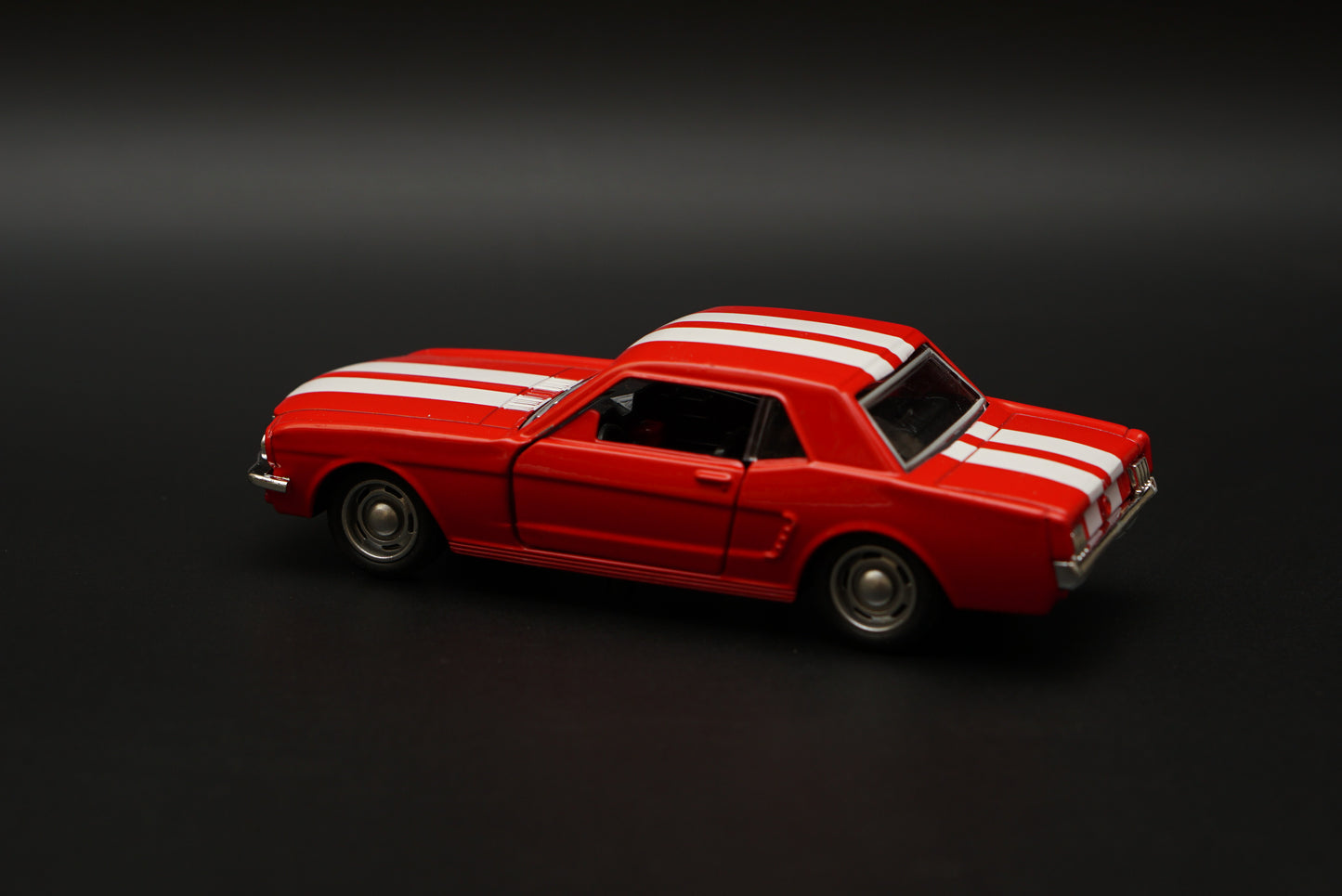 1:36 Mustang 67 Vintage Car Red -  Kunju Vandi  