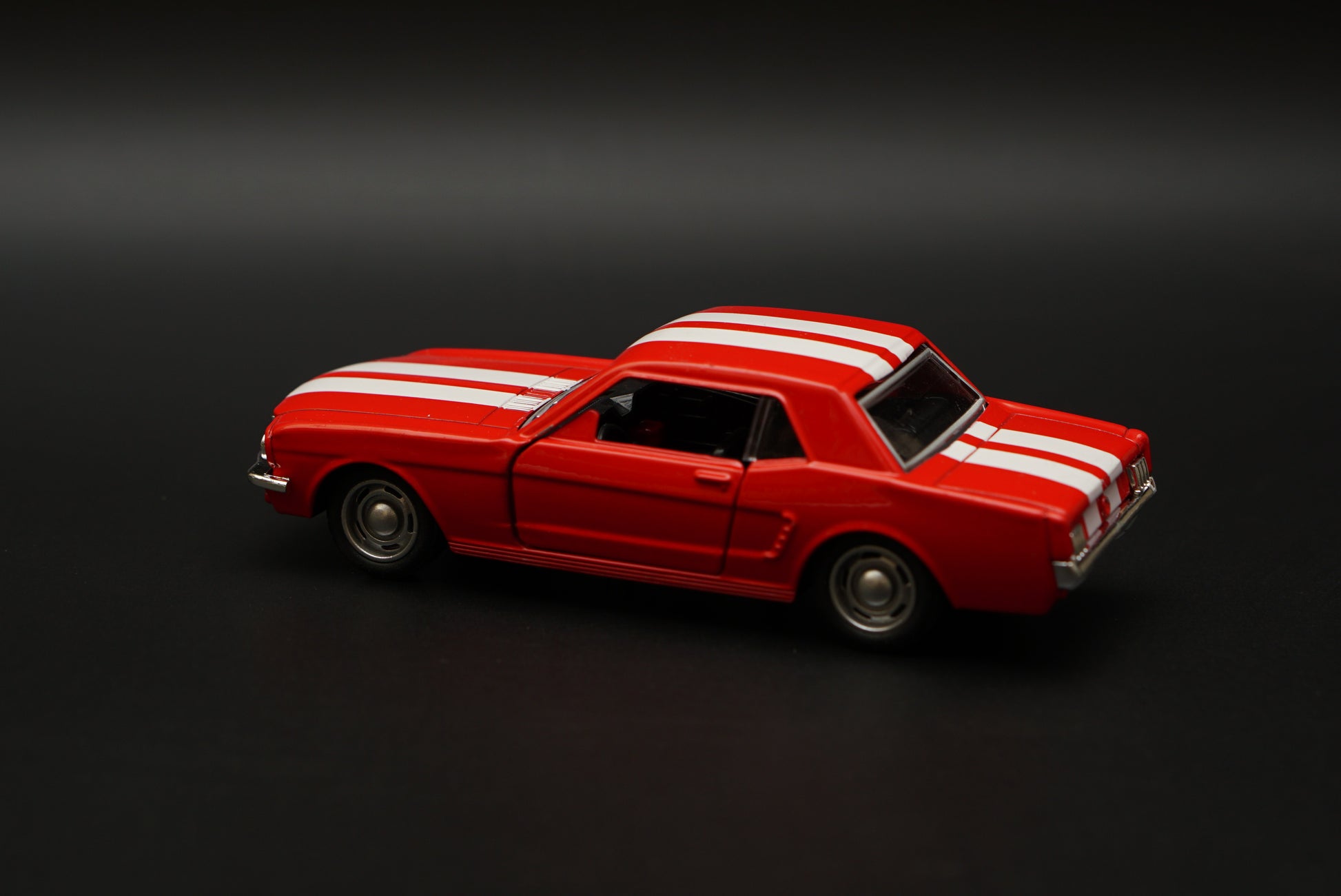 1:36 Mustang 67 Vintage Car Red -  Kunju Vandi  