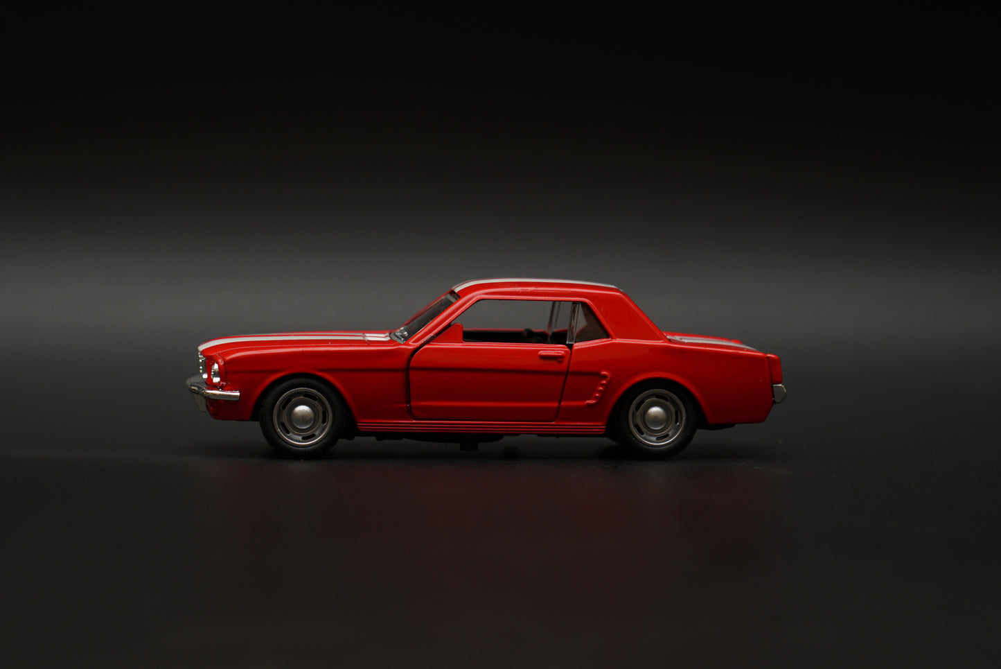 1:36 Mustang 67 Vintage Car Red -  Kunju Vandi  