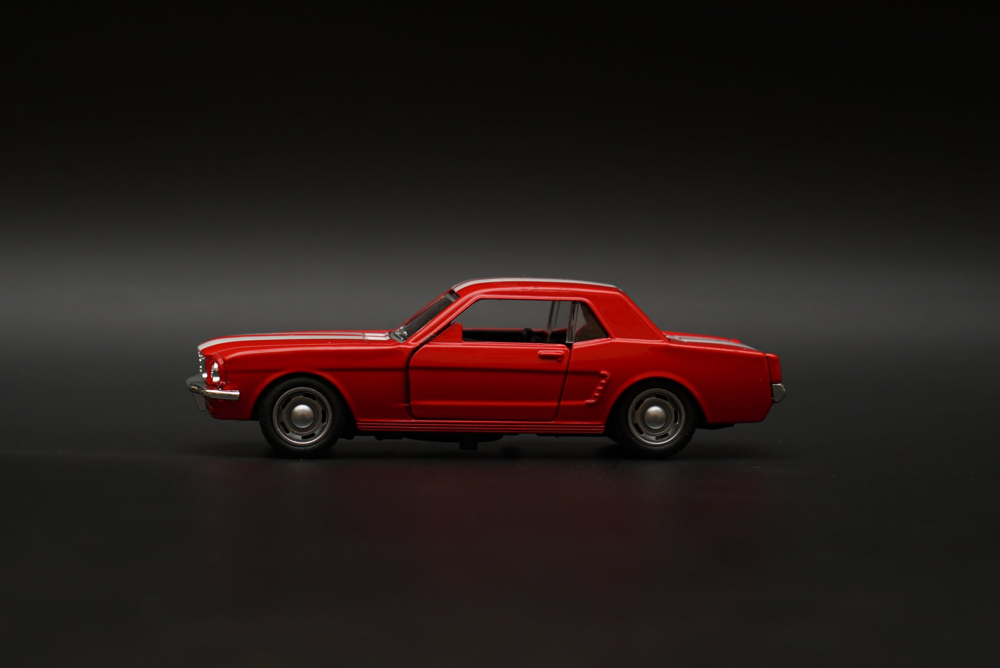 1:36 Mustang 67 Vintage Car Red -  Kunju Vandi  