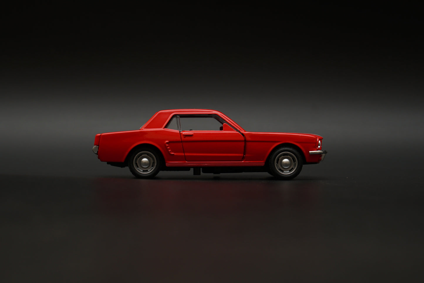 1:36 Mustang 67 Vintage Car Red -  Kunju Vandi  