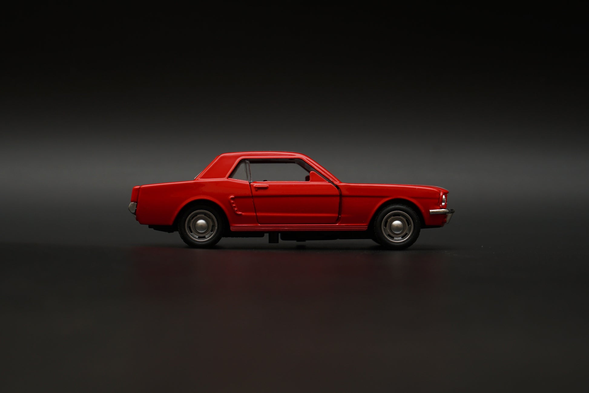 1:36 Mustang 67 Vintage Car Red -  Kunju Vandi  
