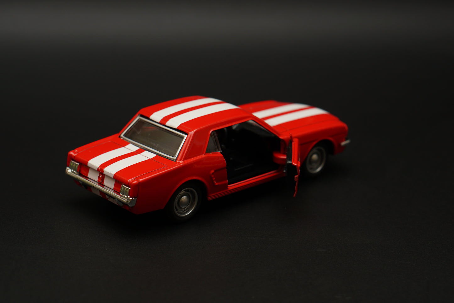 1:36 Mustang 67 Vintage Car Red -  Kunju Vandi  