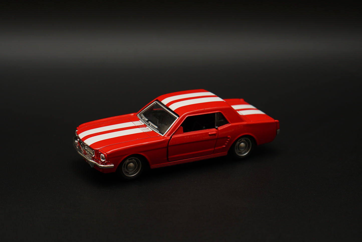 1:36 Mustang 67 Vintage Car Red -  Kunju Vandi  