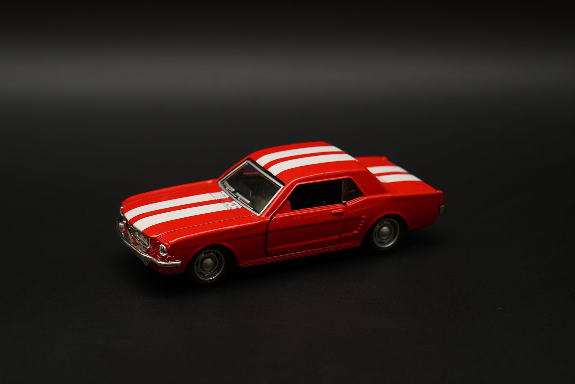 1:36 Mustang 67 Vintage Car Red -  Kunju Vandi  