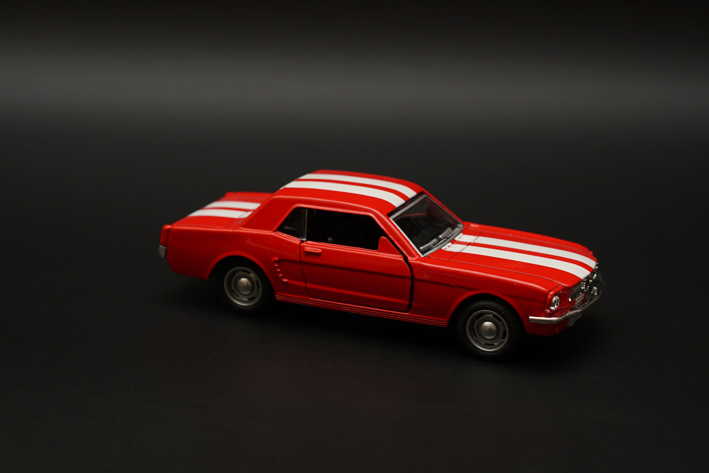 1:36 Mustang 67 Vintage Car Red -  Kunju Vandi  
