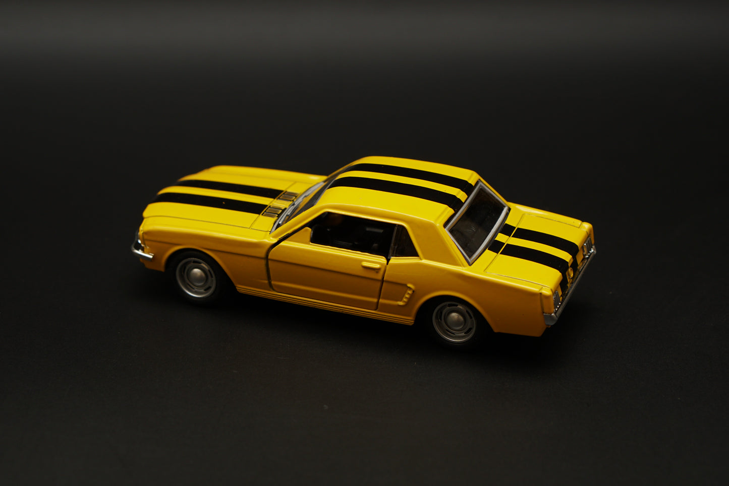 1:36 Mustang 67 Vintage Car Yellow -  Kunju Vandi  