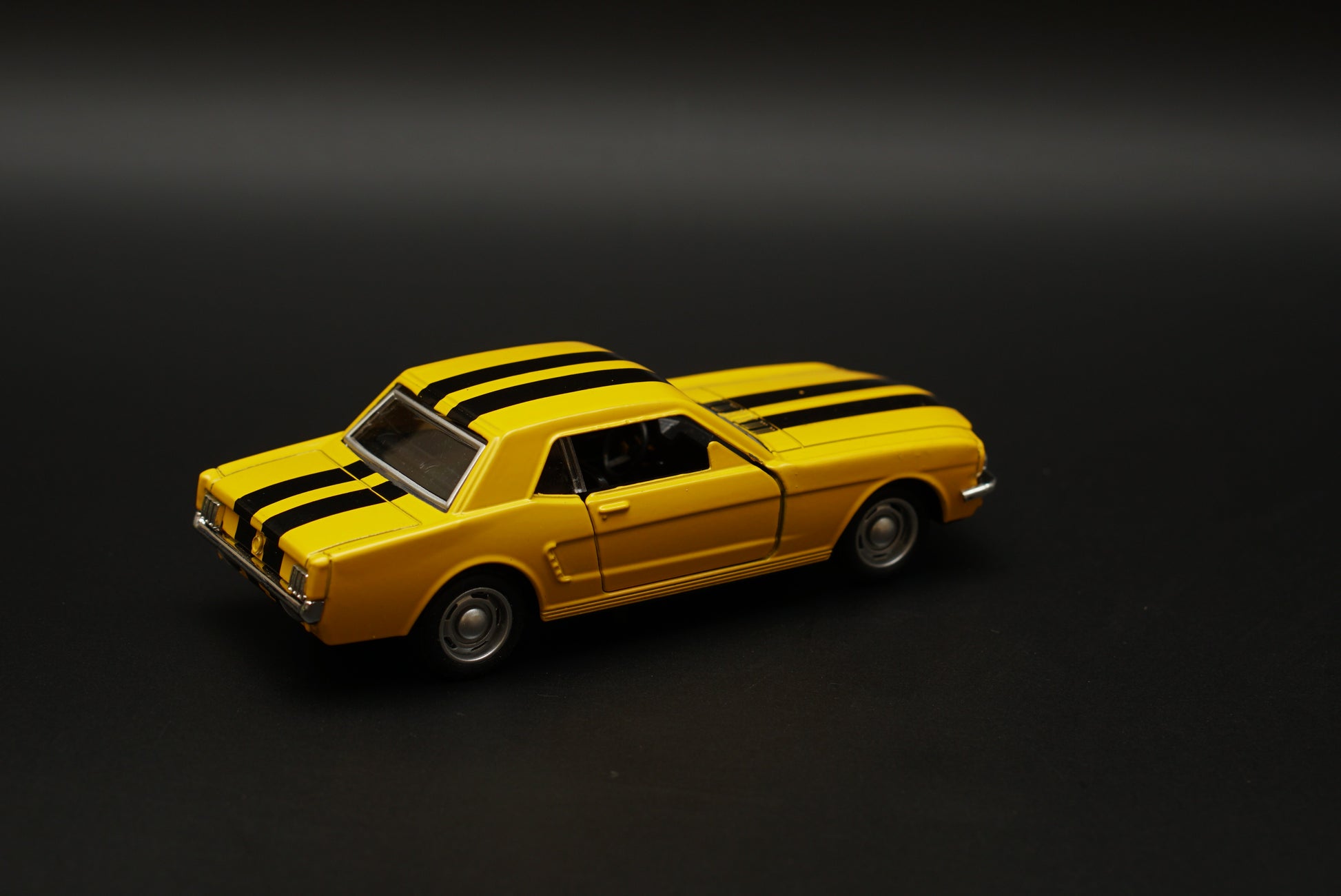 1:36 Mustang 67 Vintage Car Yellow -  Kunju Vandi  