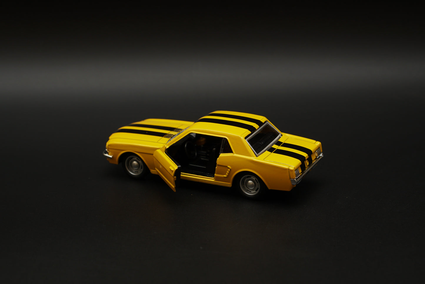 1:36 Mustang 67 Vintage Car Yellow -  Kunju Vandi  