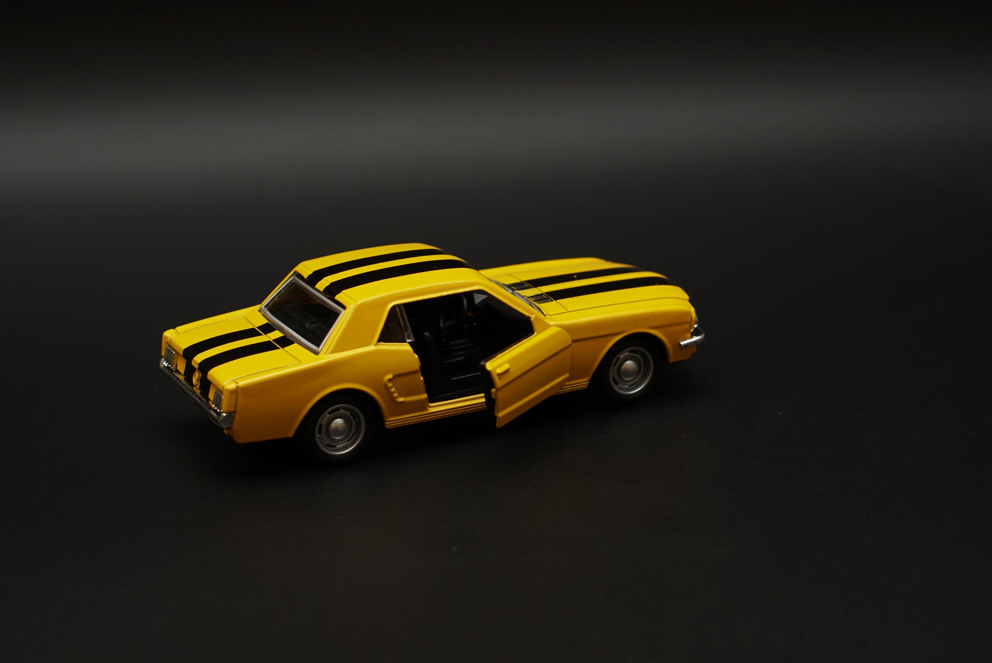 1:36 Mustang 67 Vintage Car Yellow -  Kunju Vandi  