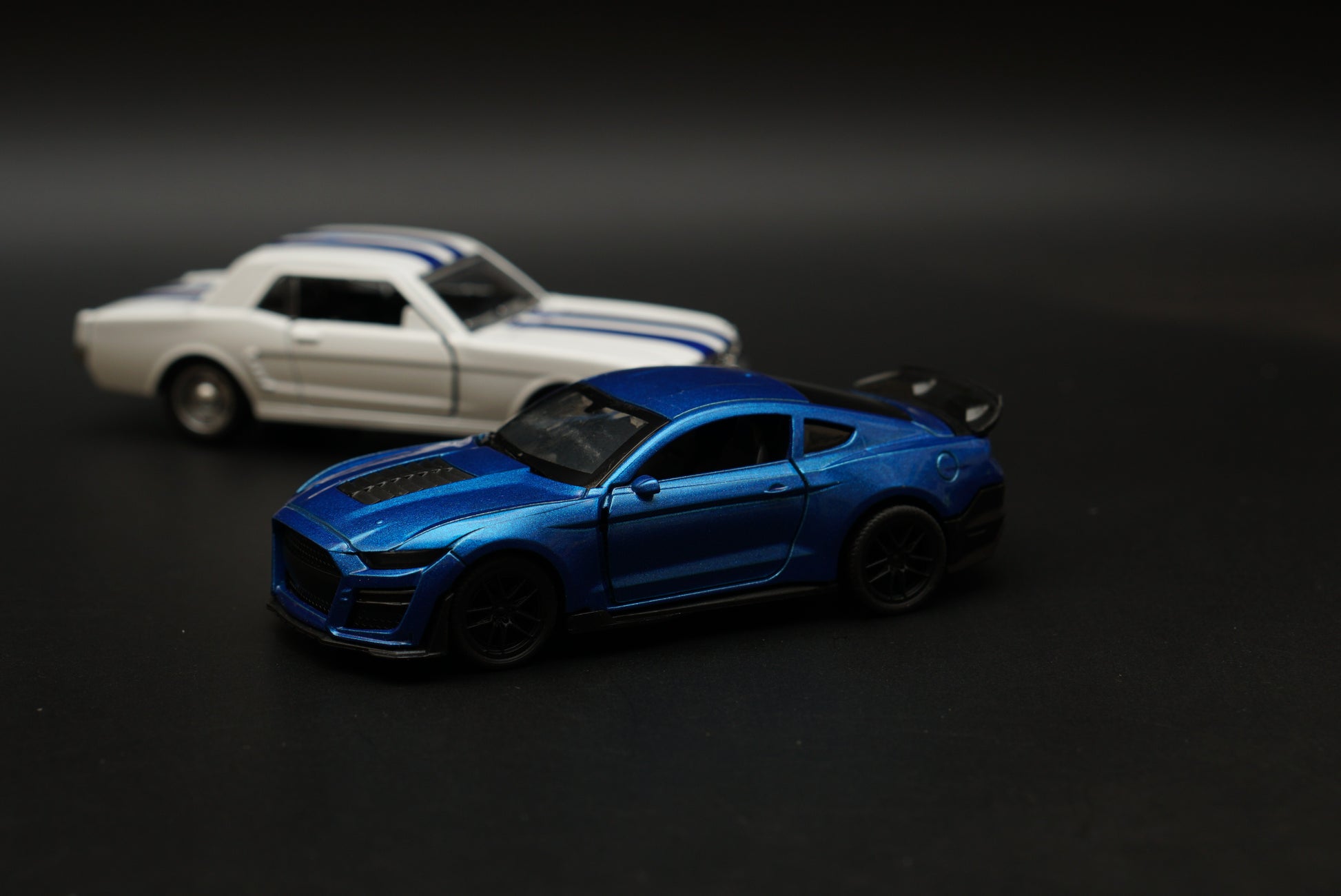 1:36 Mustang Combo (White-Blue) -  Kunju Vandi  
