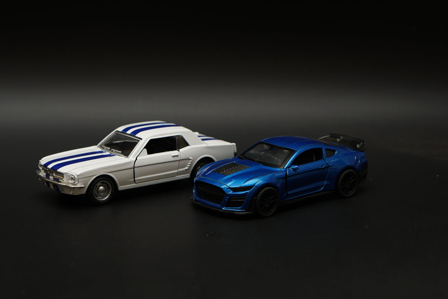 1:36 Mustang Combo (White-Blue) -  Kunju Vandi  