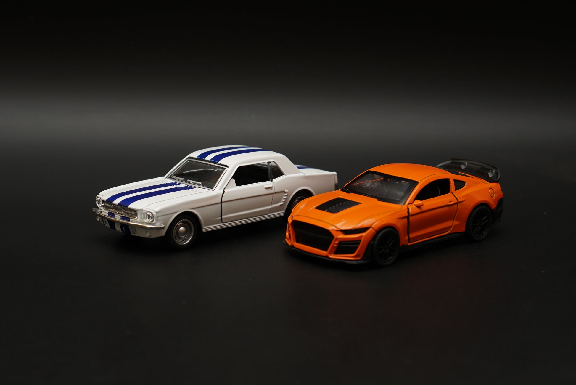 1:36 Mustang Combo (White-Orange) -  Kunju Vandi  