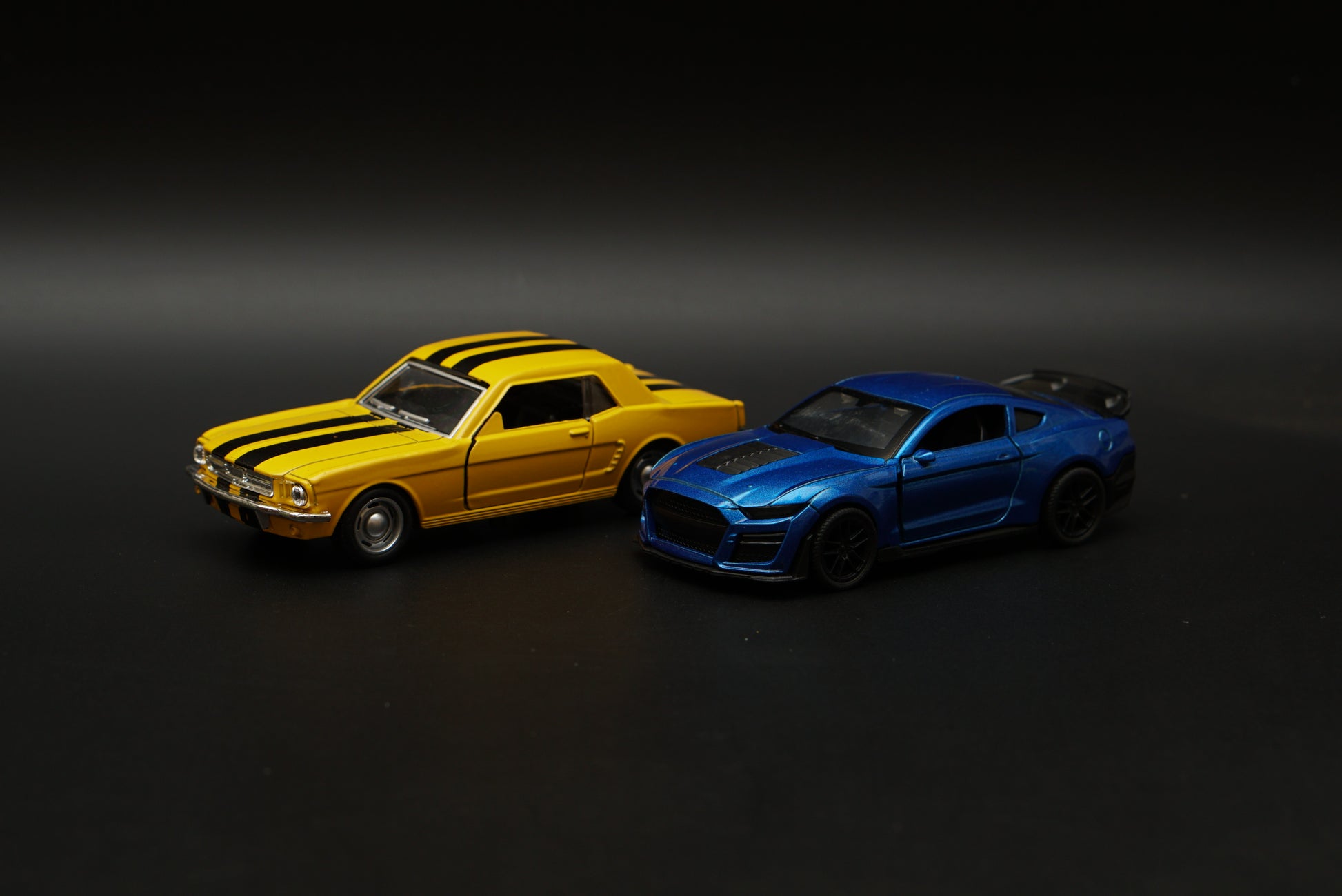 1:36 Mustang Combo (Yellow-Blue) -  Kunju Vandi  