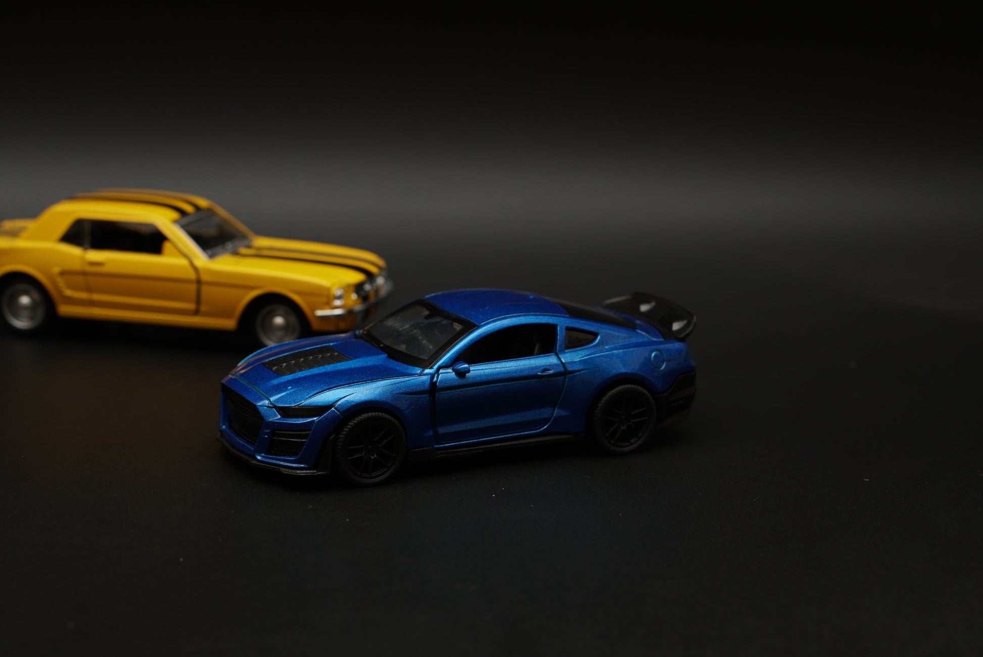 1:36 Mustang Combo (Yellow-Blue) -  Kunju Vandi  