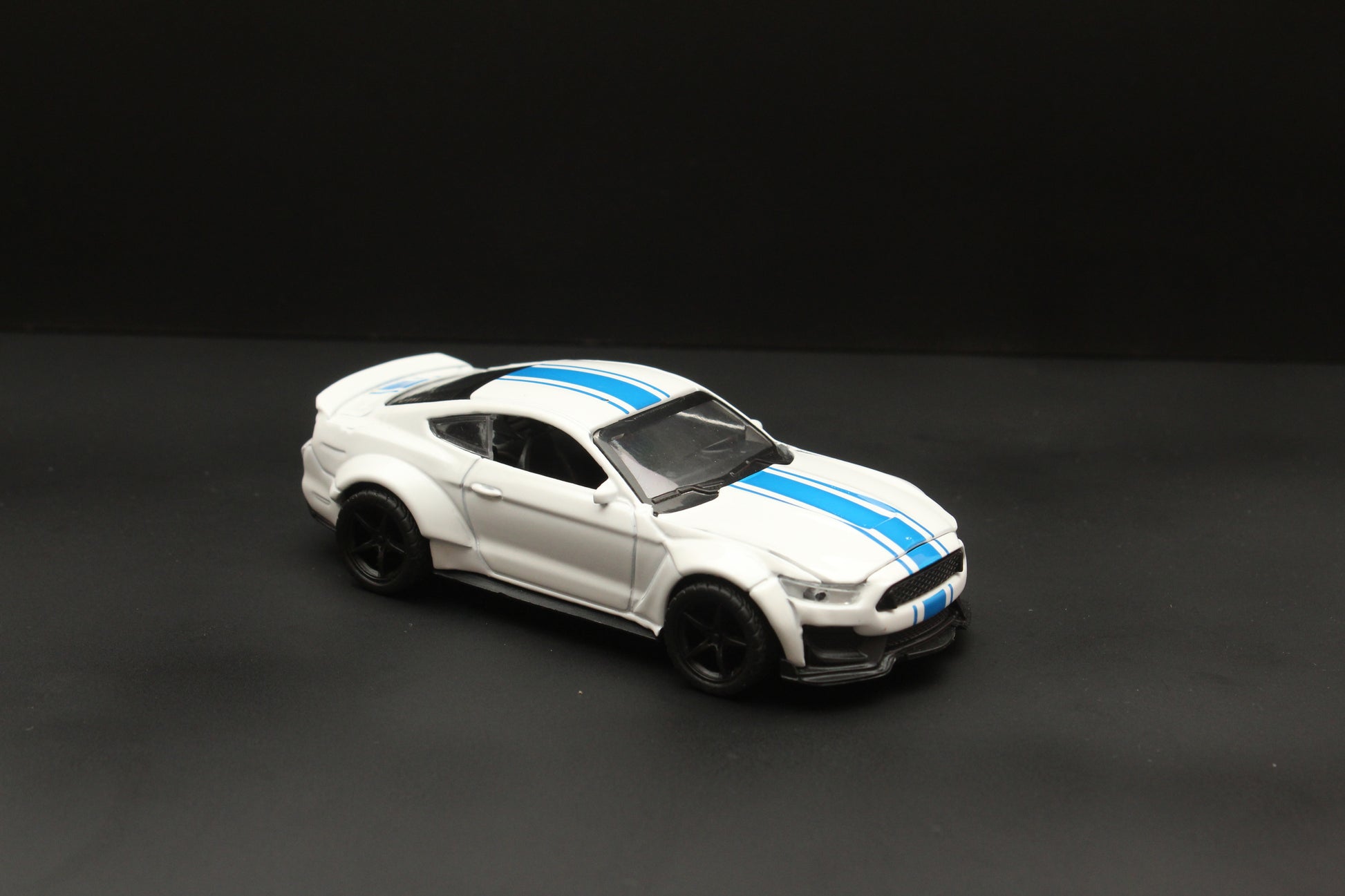 1:36 Mustang Metal Body (White) -  Kunju Vandi  
