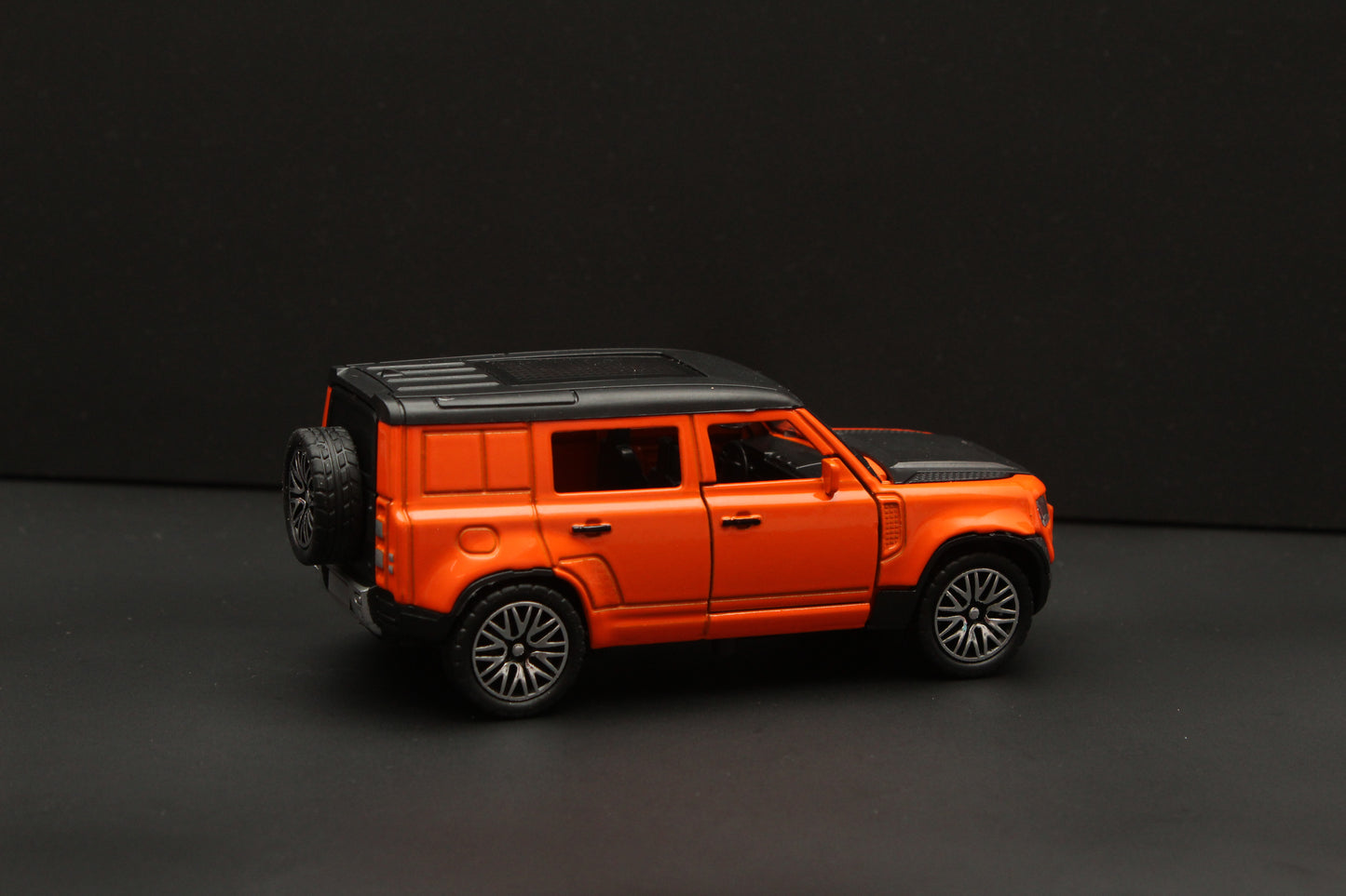 1:36 Scale Defender Orange -  Kunju Vandi  