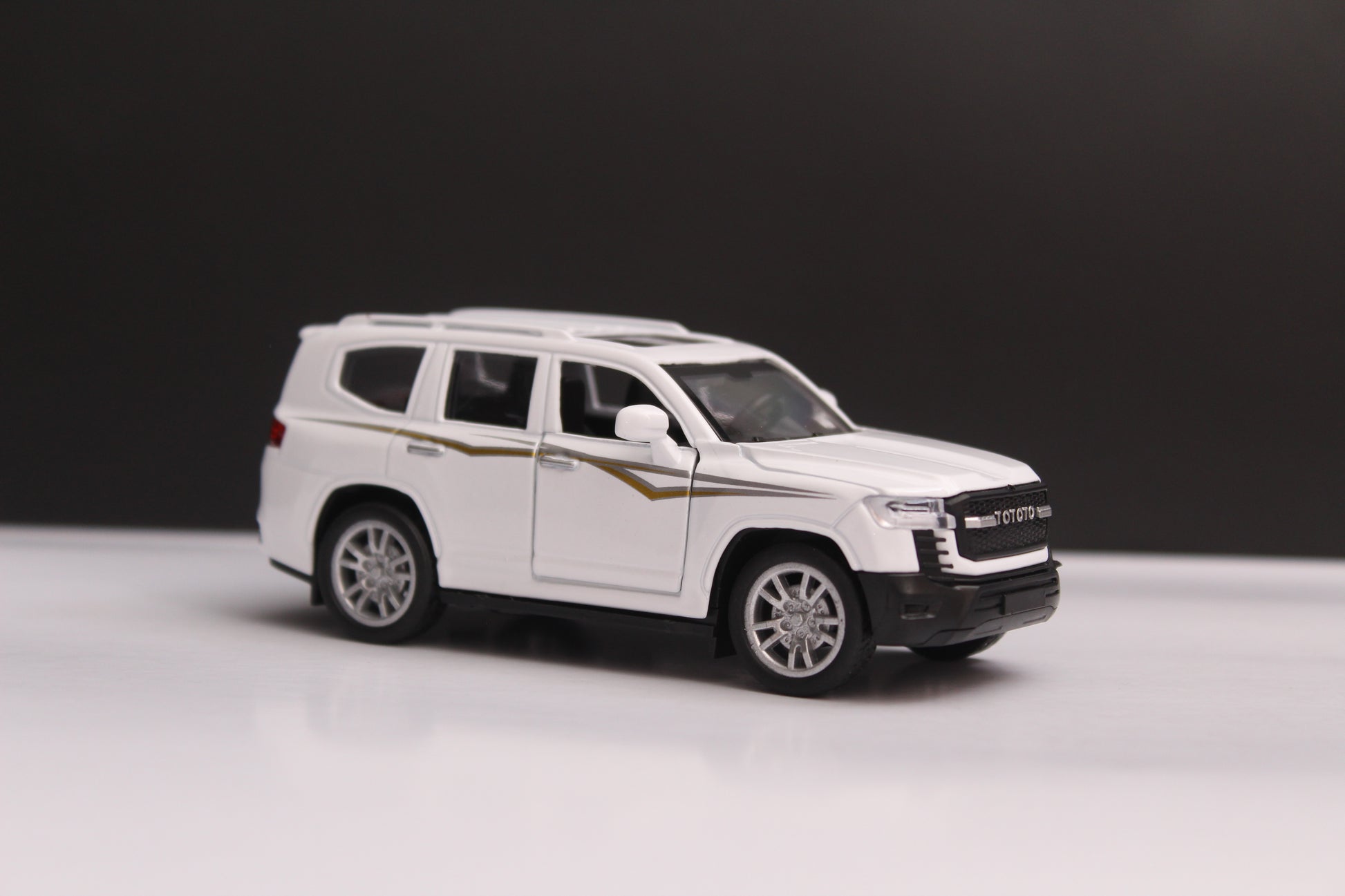 1:36 Toyota land cruiser Diecast White (Prepaid Only) -  Kunju Vandi  