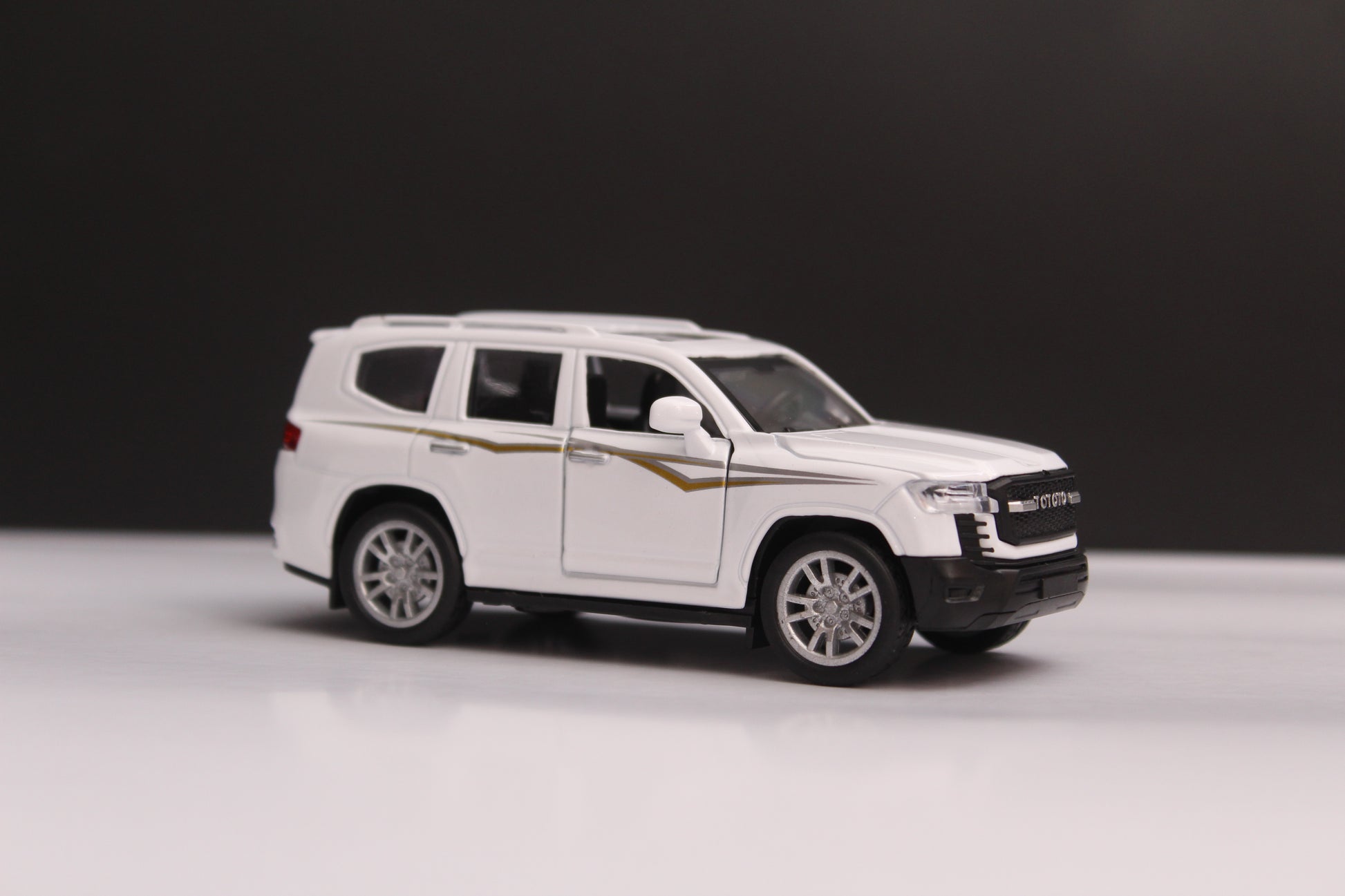 1:36 Toyota land cruiser Diecast White (Prepaid Only) -  Kunju Vandi  
