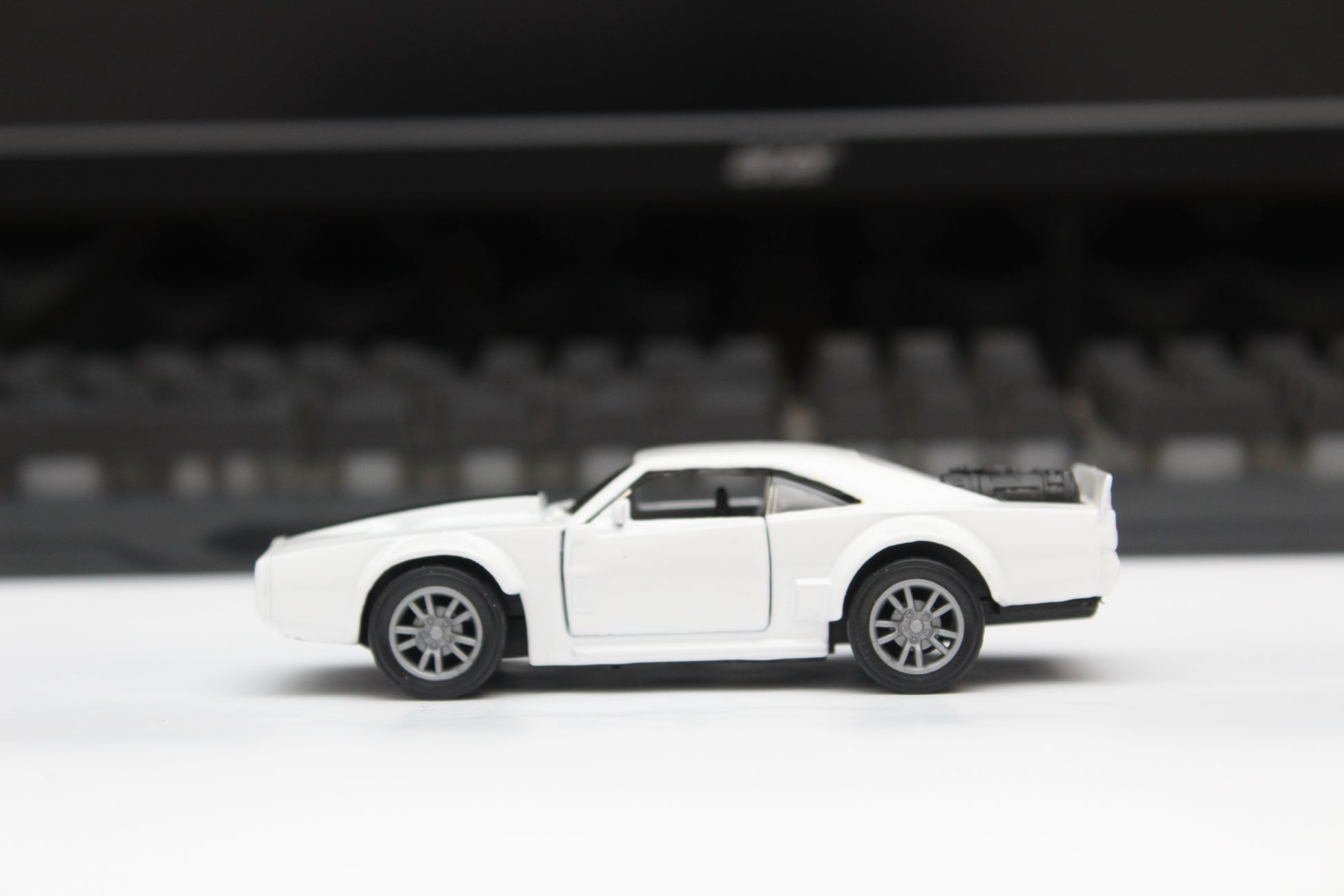 1:36 dodge Diecast White -  Kunju Vandi  