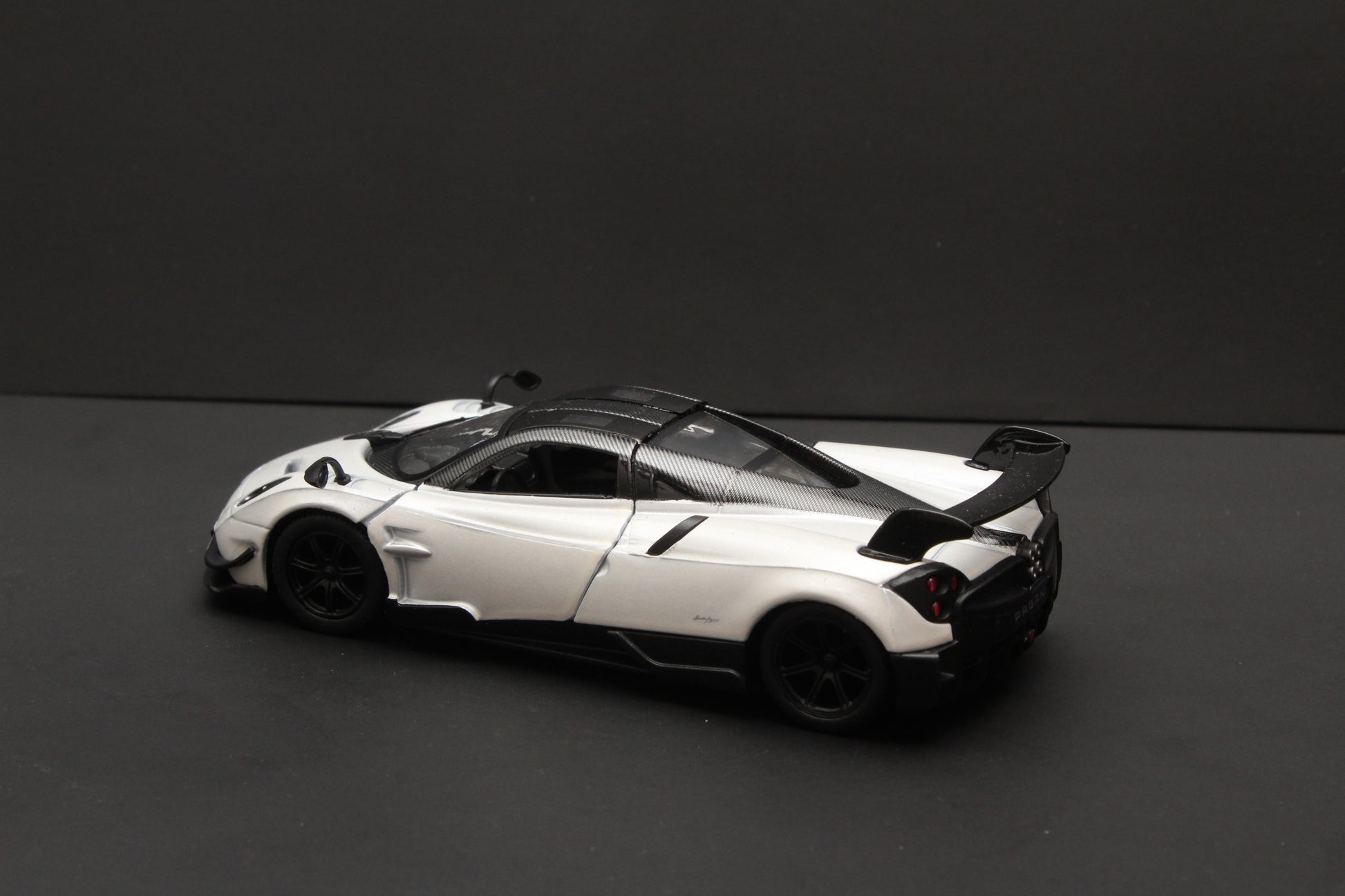 1:38 kinsmart 2016 Pagani Huayra BC -  Kunju Vandi  