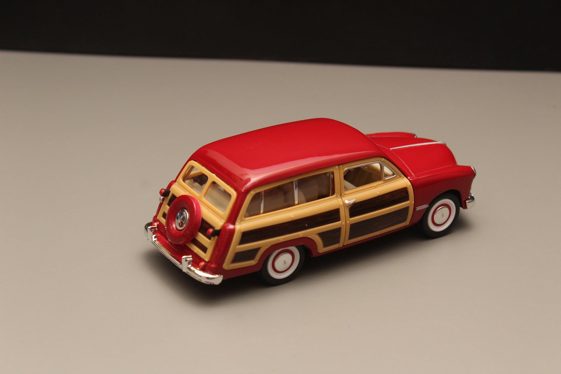 1:40 kinsmart Ford Woody Wagon Red -  Kunju Vandi  