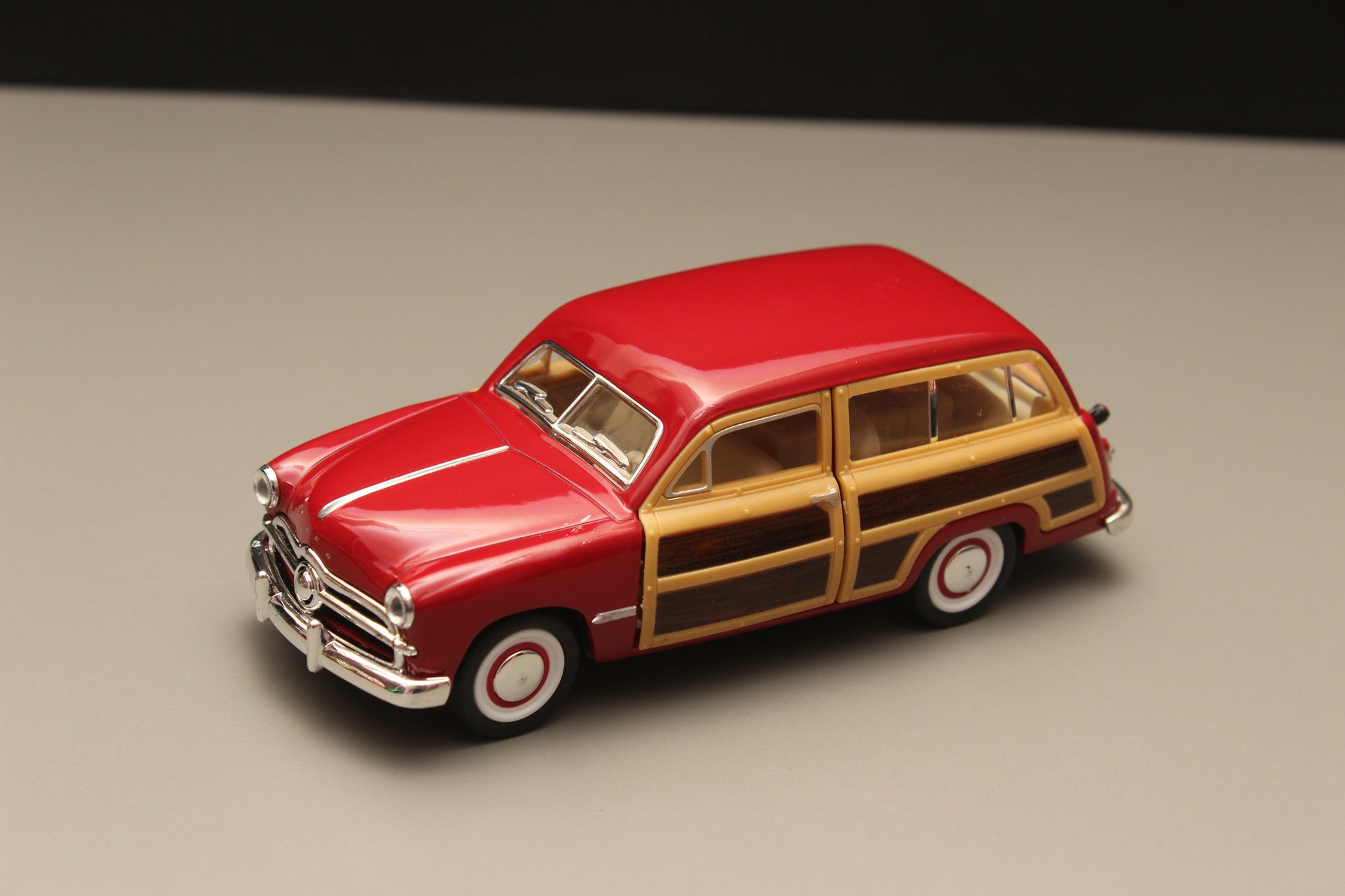1:40 kinsmart Ford Woody Wagon Red -  Kunju Vandi  
