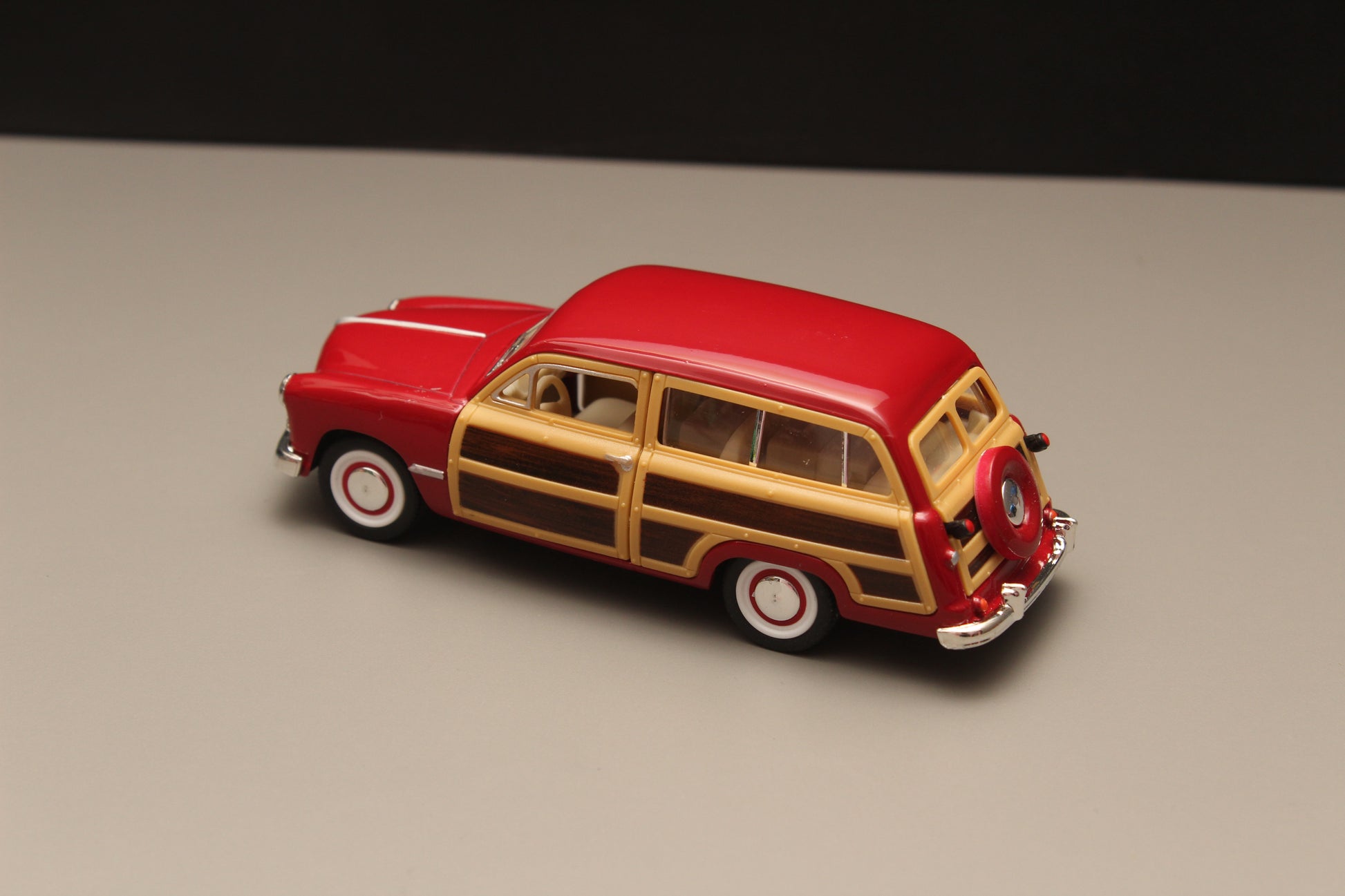 1:40 kinsmart Ford Woody Wagon Red -  Kunju Vandi  