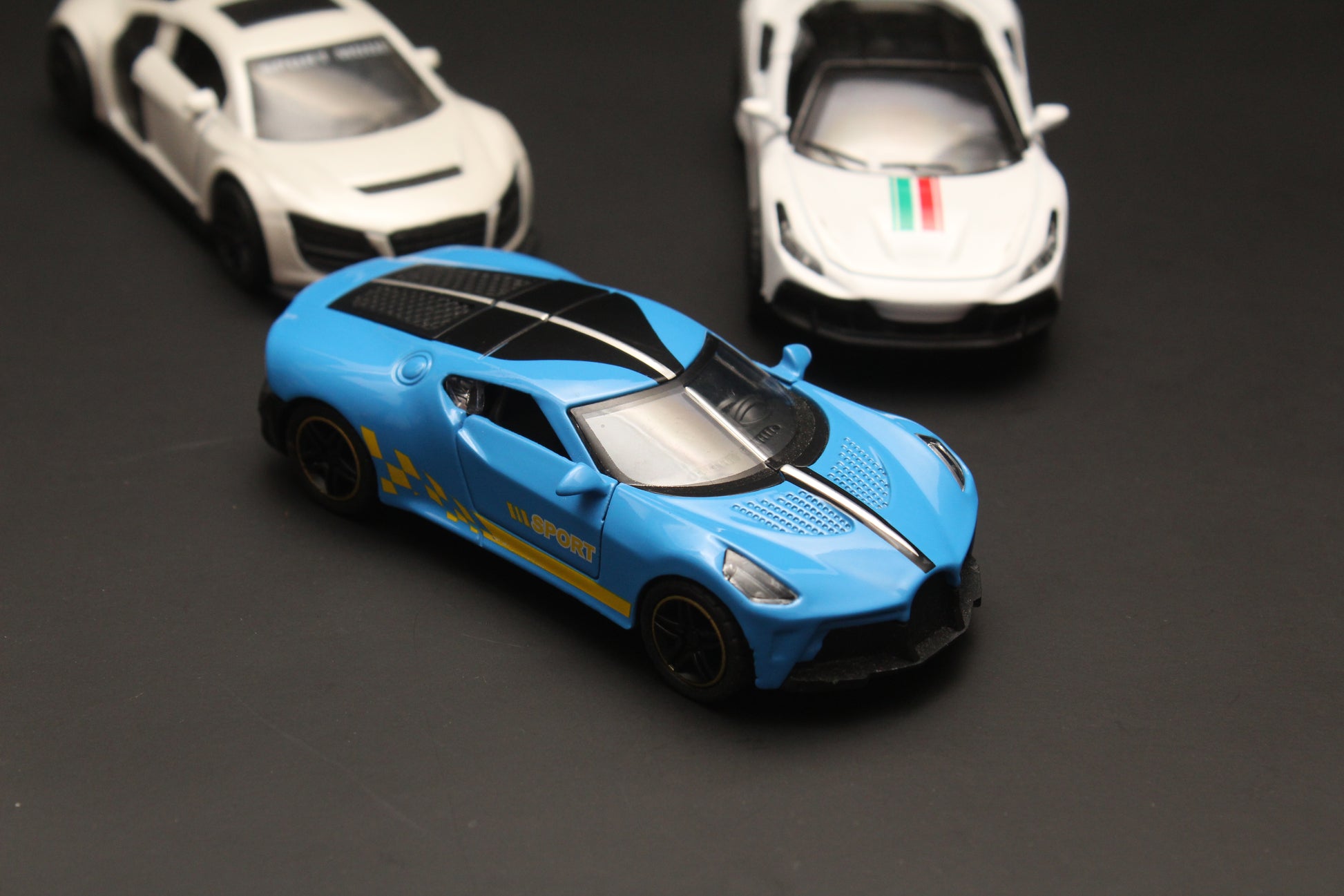 1:43 Audi , Bugatti , Ferrari Diecast Combo -  Kunju Vandi  