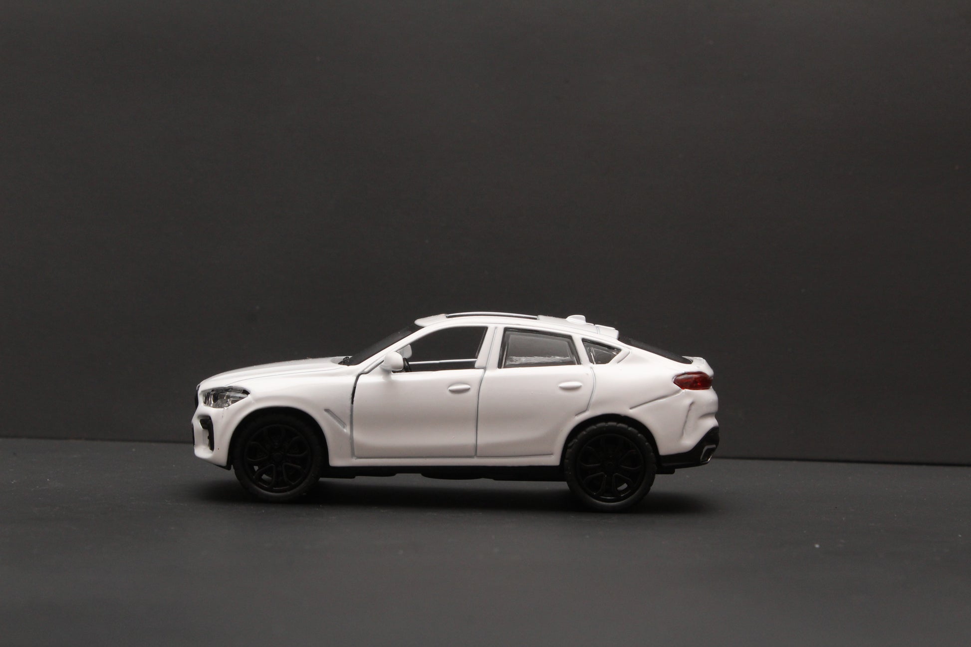 1:43 Bmw  Diecast White -  Kunju Vandi  
