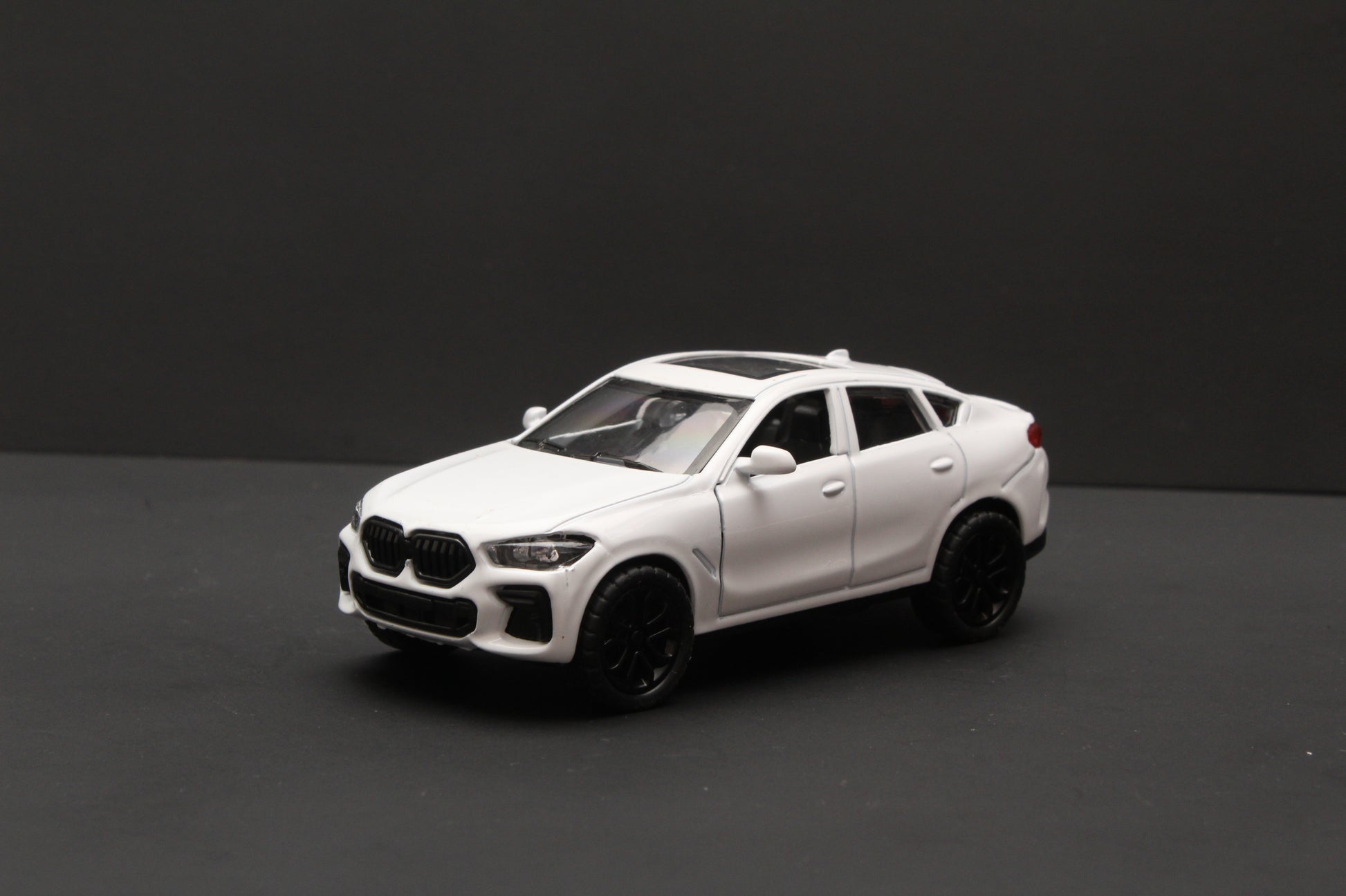 1:43 Bmw  Diecast White -  Kunju Vandi  